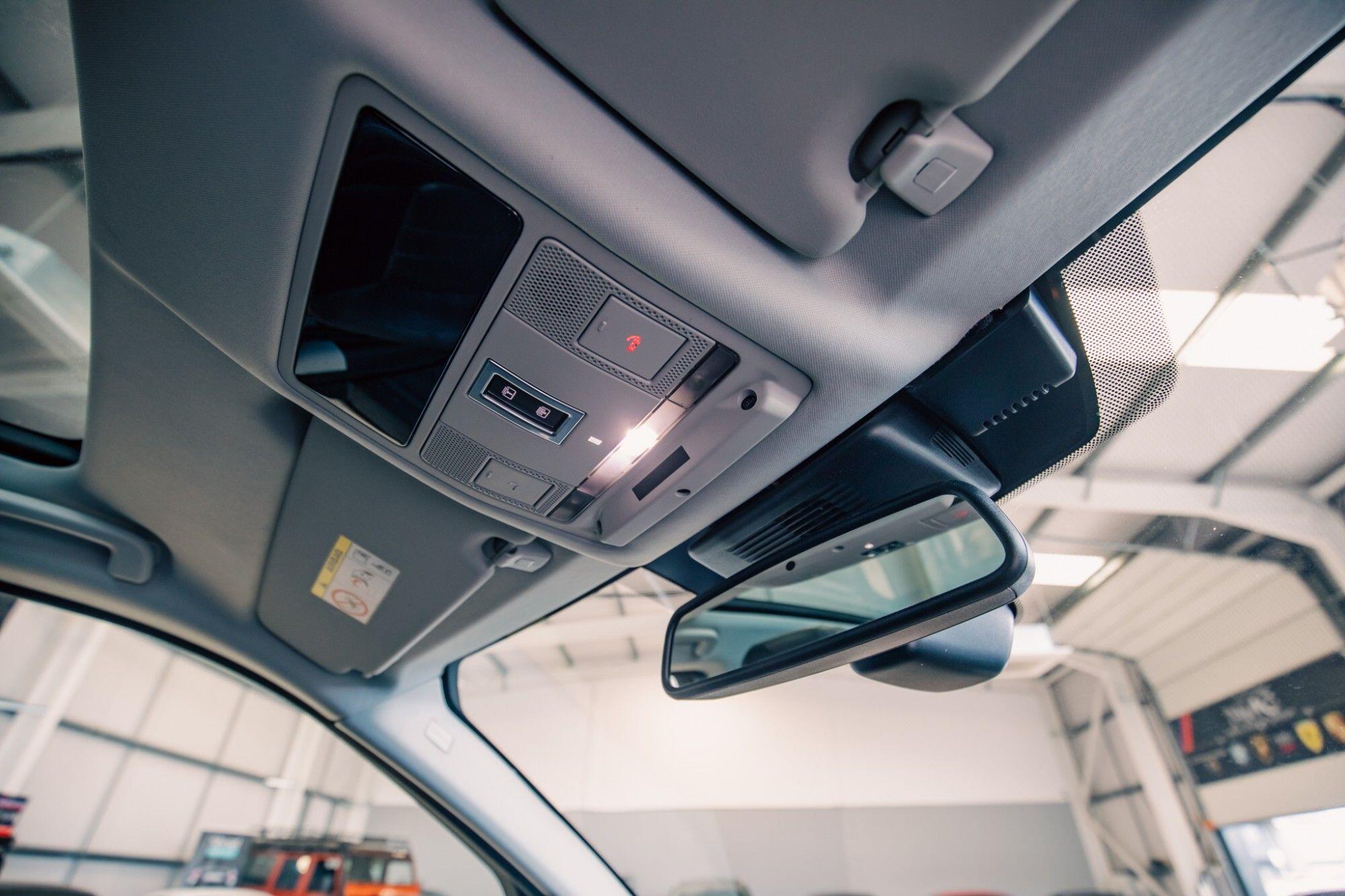 Land Rover Discovery Sport view 21