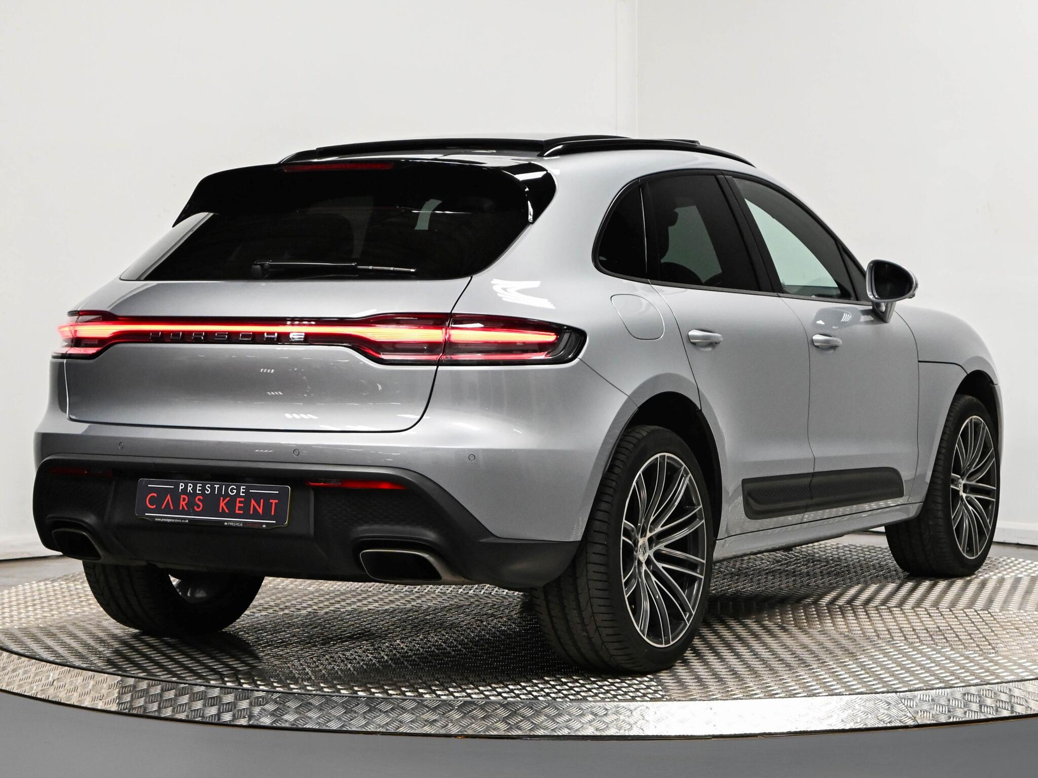 Porsche Macan view 41