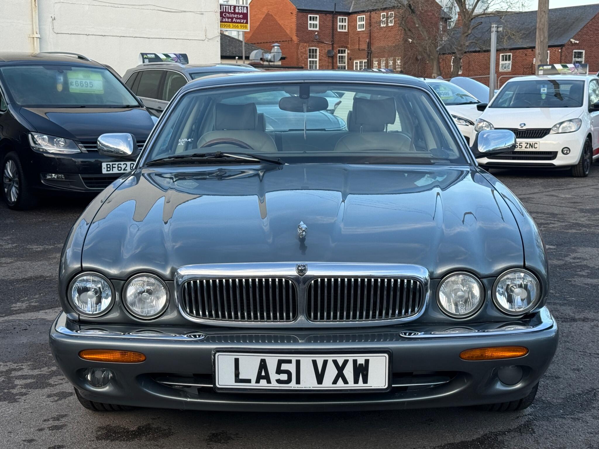 Jaguar XJ - Image 6