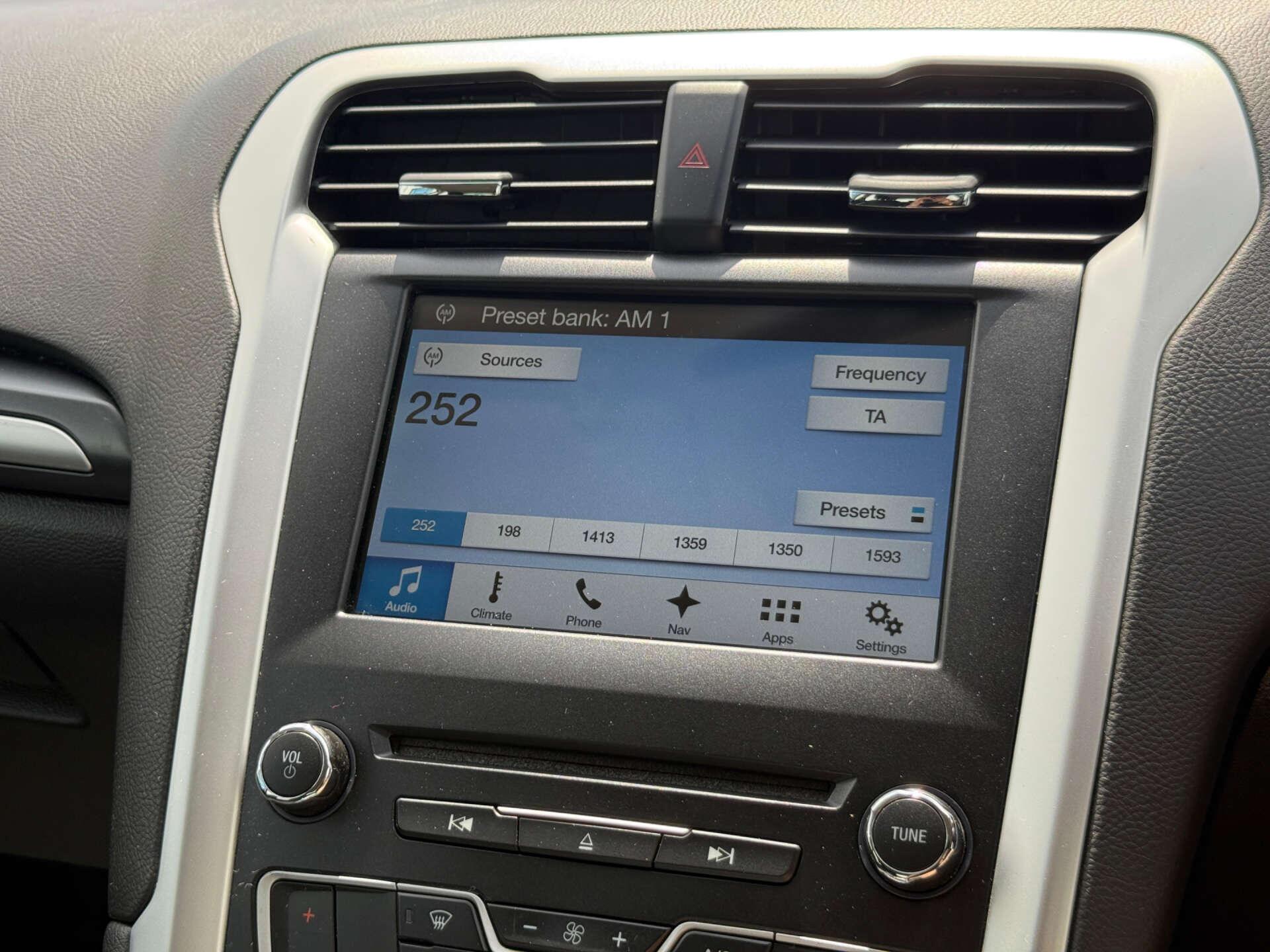 Ford Mondeo view 60