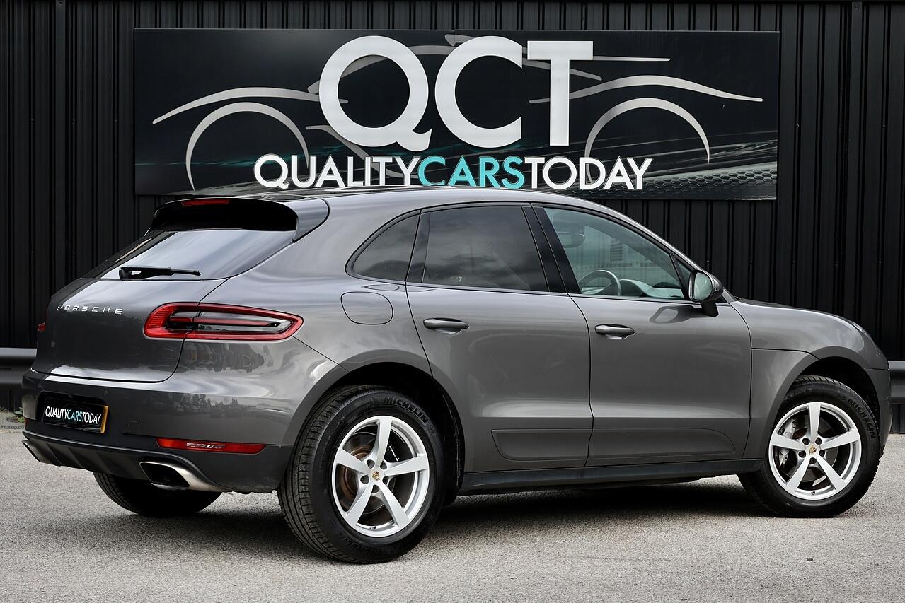Porsche Macan view 12