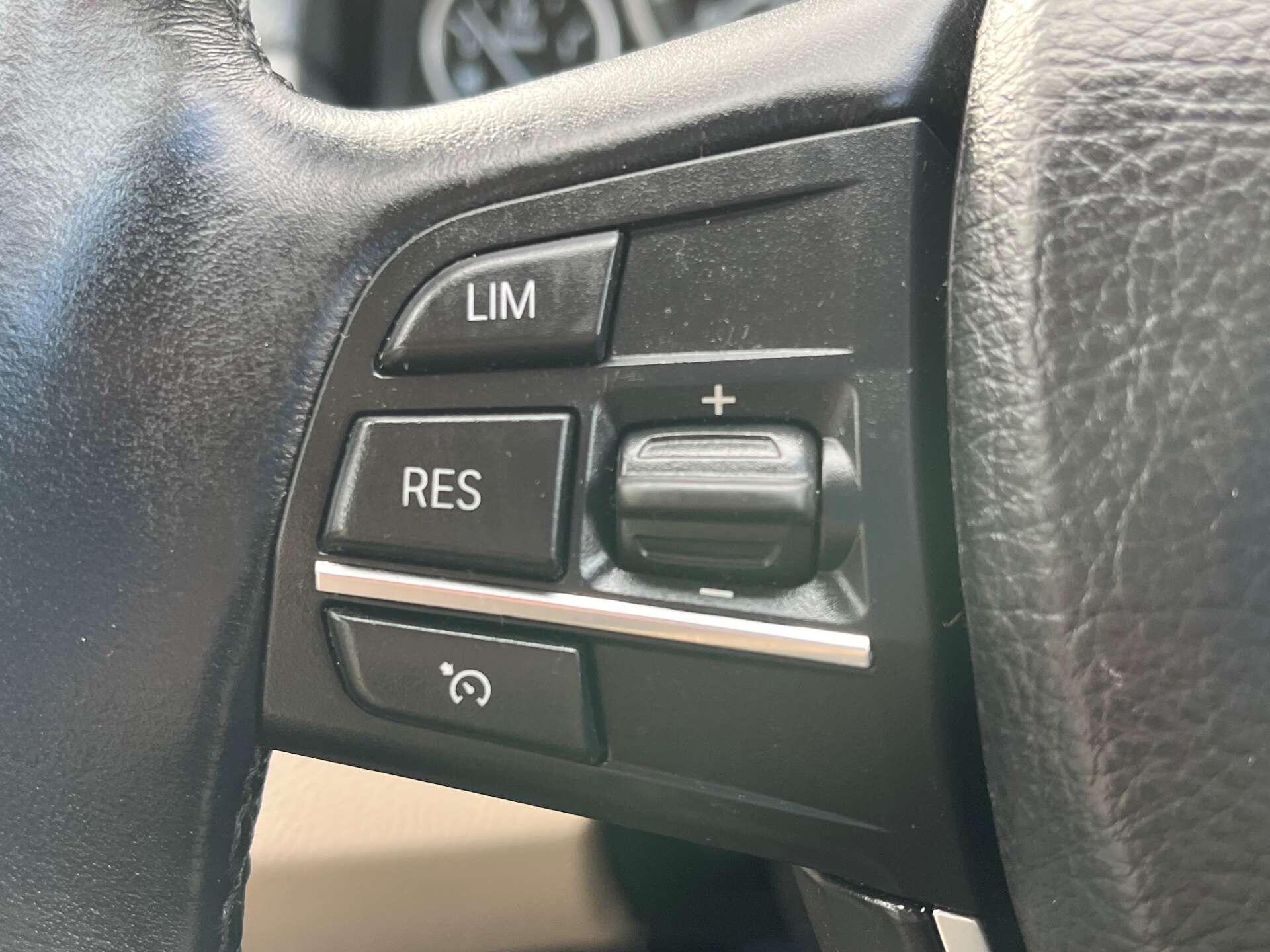 BMW 5 Series view 25