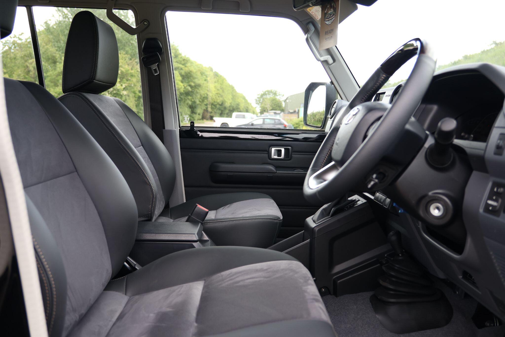 Toyota Land Cruiser view 40