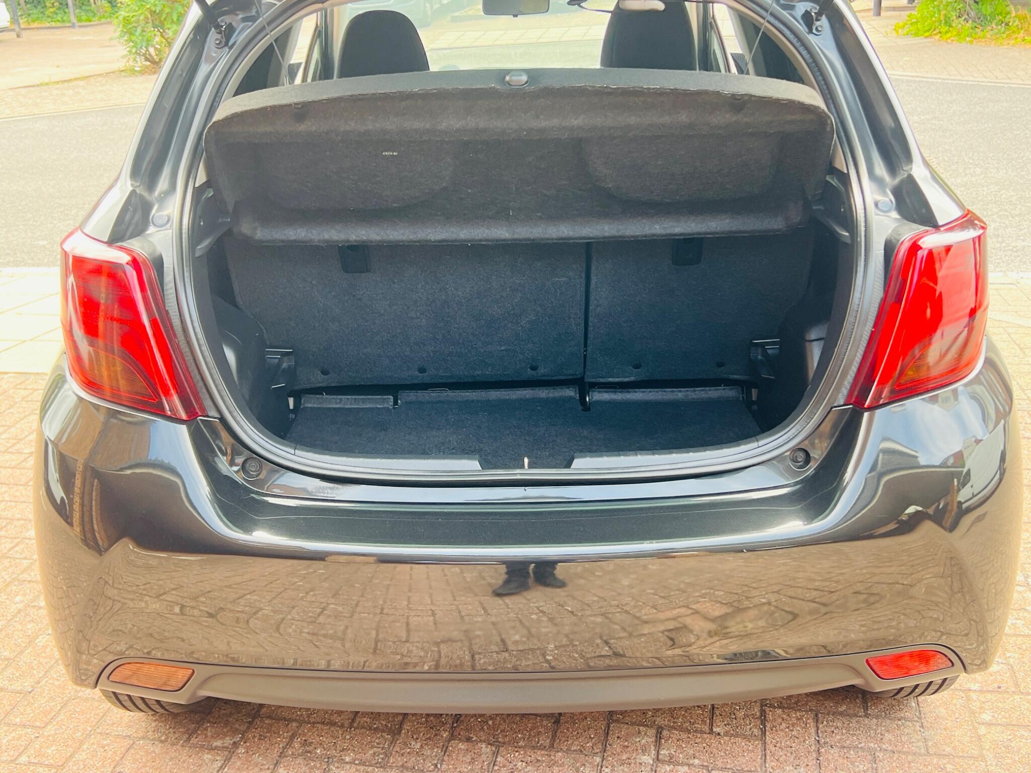 Toyota Yaris view 43