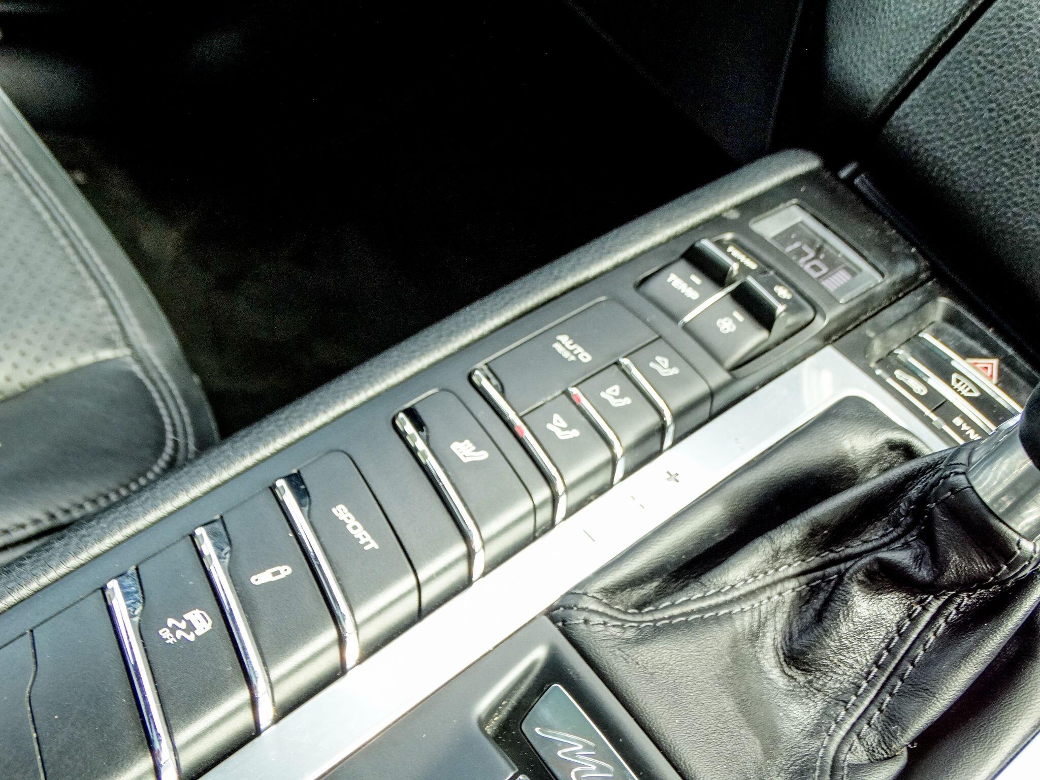 Porsche Macan view 24
