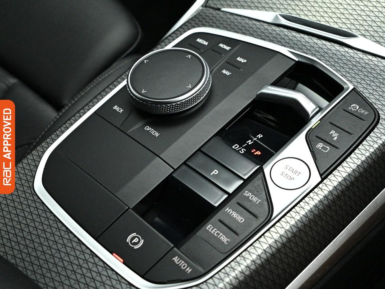 BMW 3 Series view 26