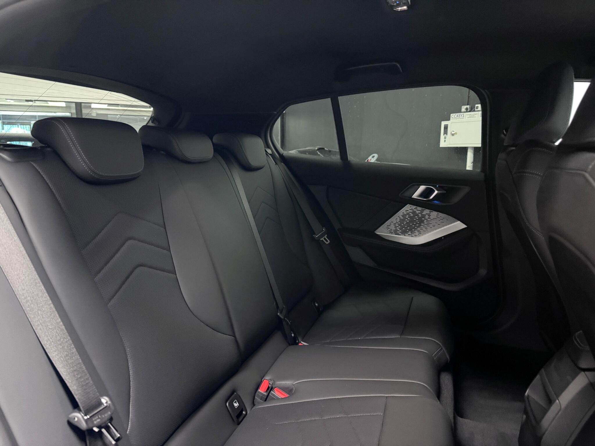 BMW 1 Series view 21
