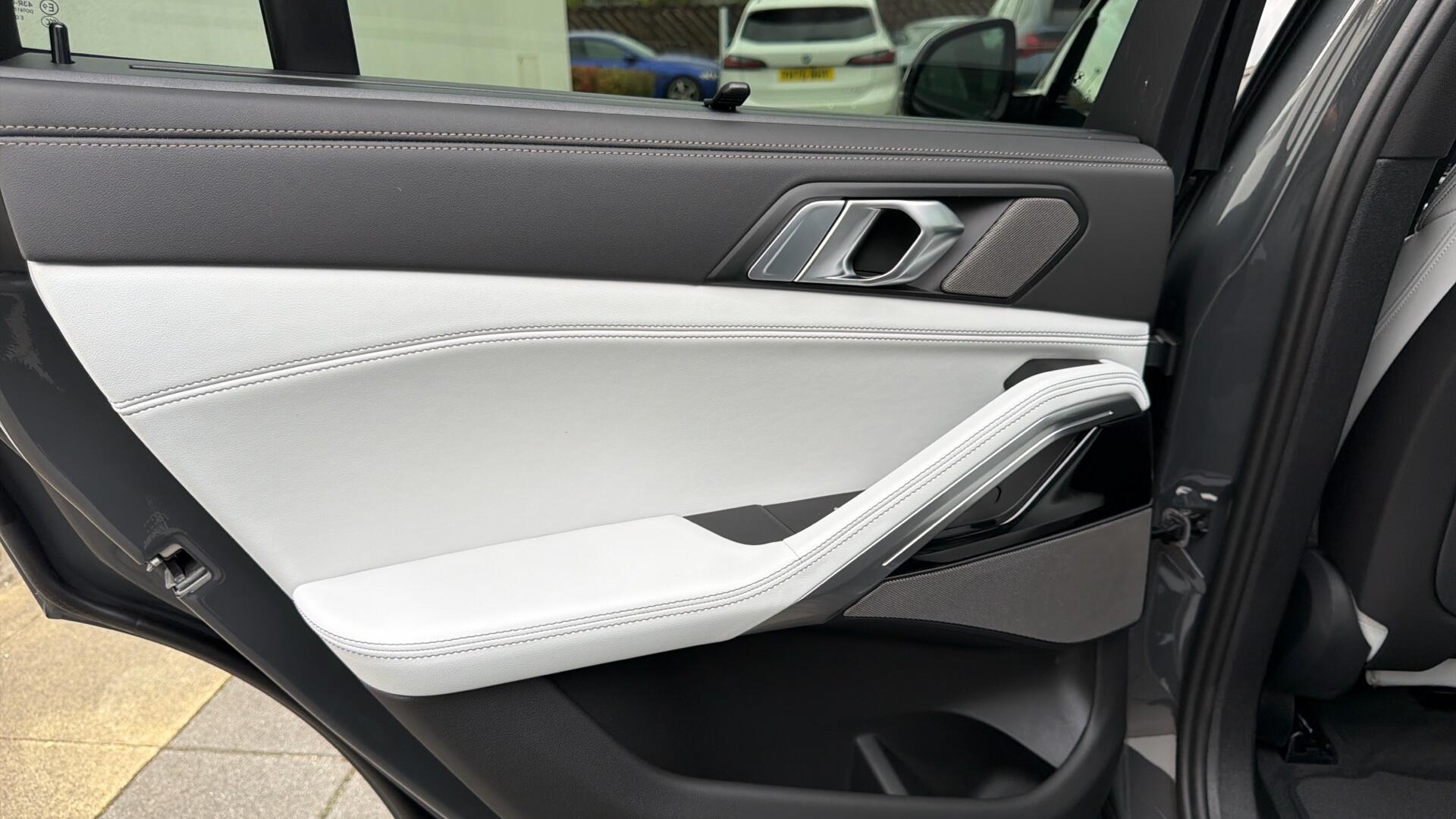 BMW X6 view 51