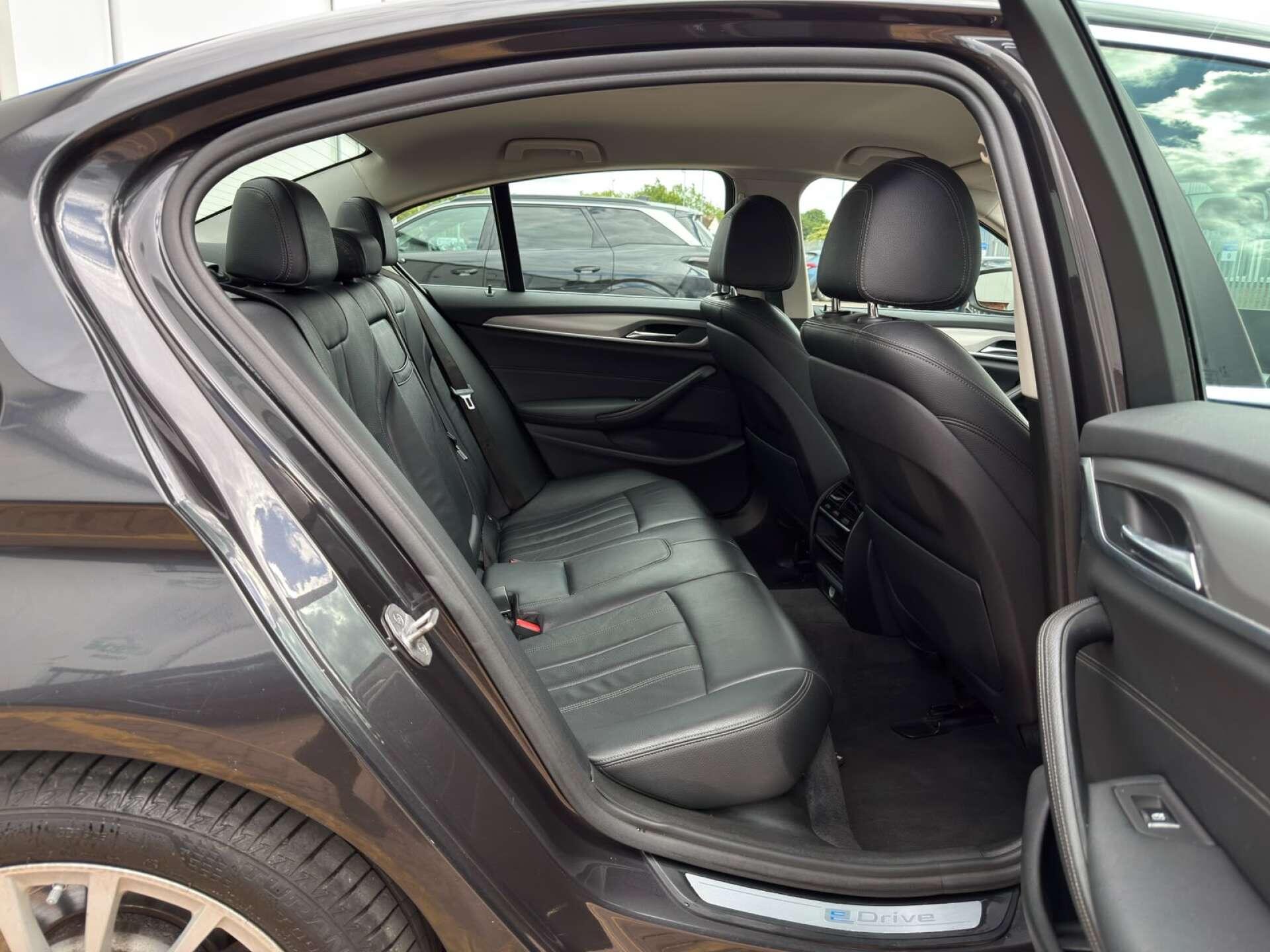 BMW 5 Series view 31