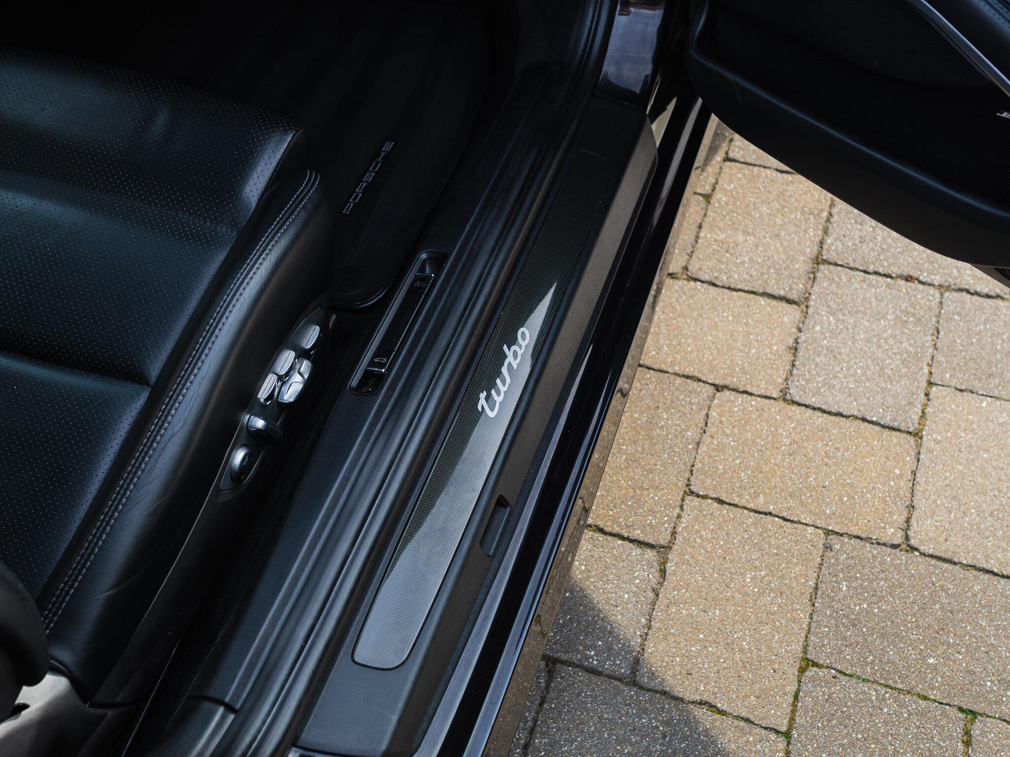 Porsche 911 view 10