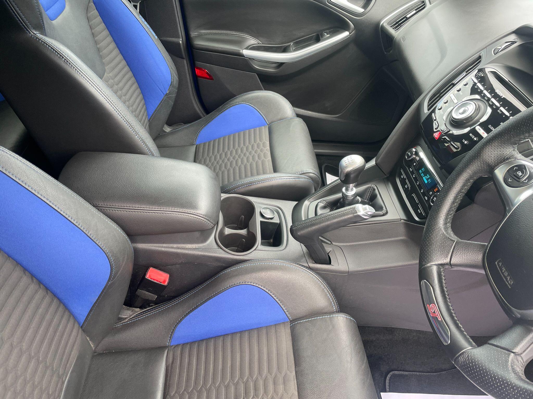 Ford Focus view 15