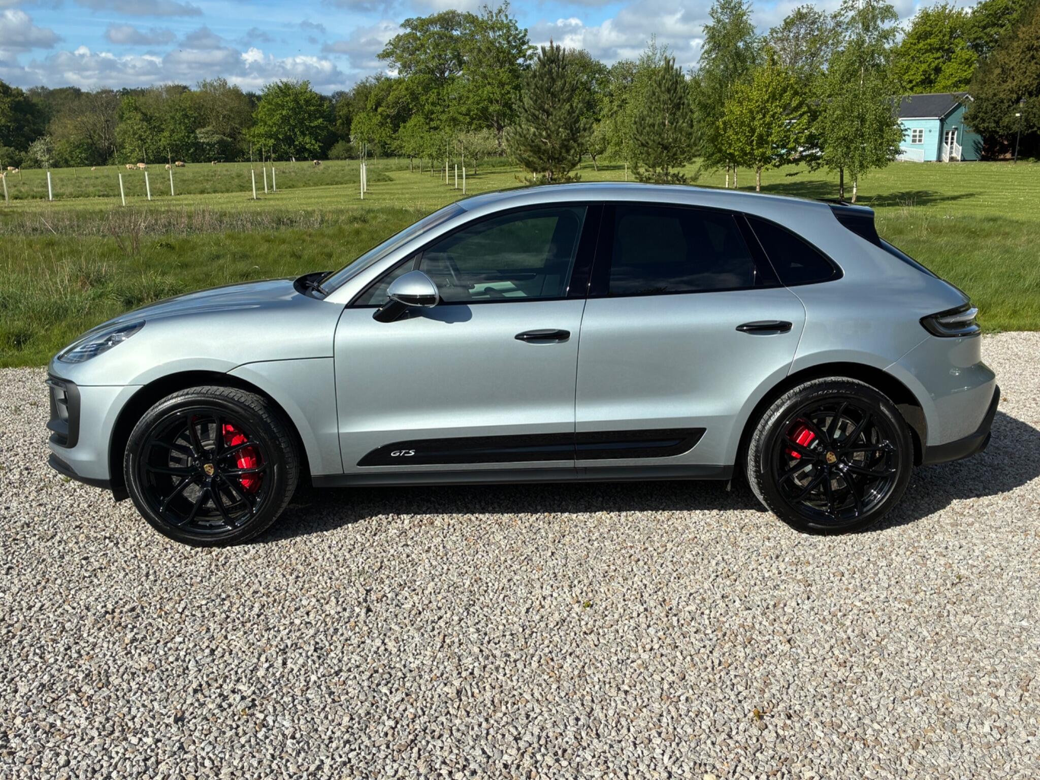 Porsche Macan view 4