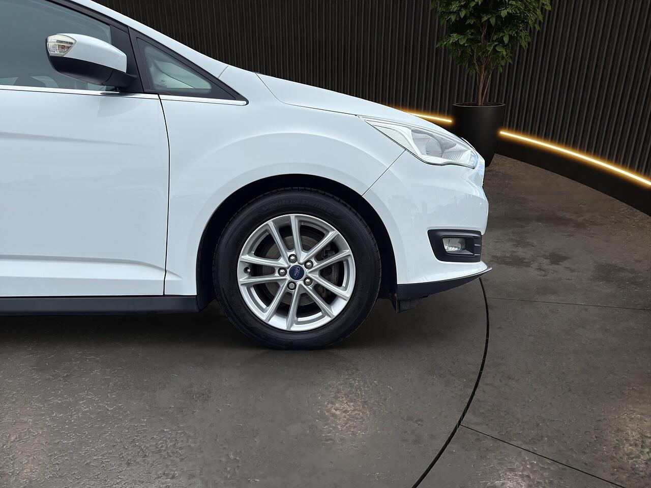 Ford C-Max view 29