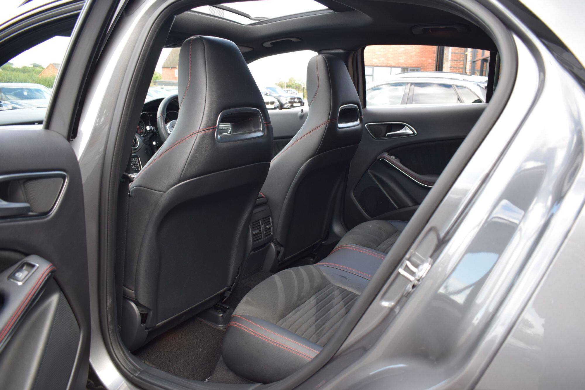 Mercedes-Benz GLA view 28