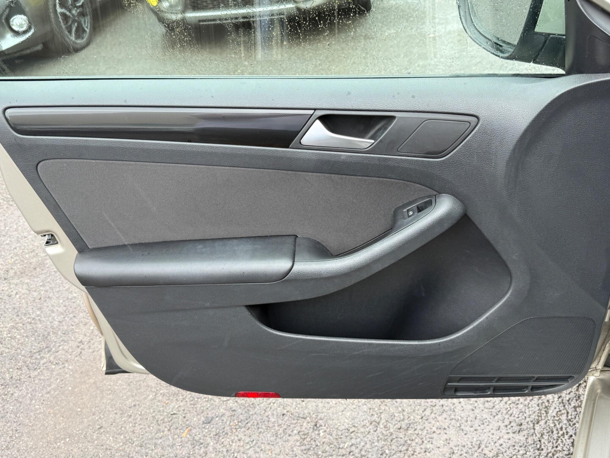 Volkswagen Jetta - Image 52