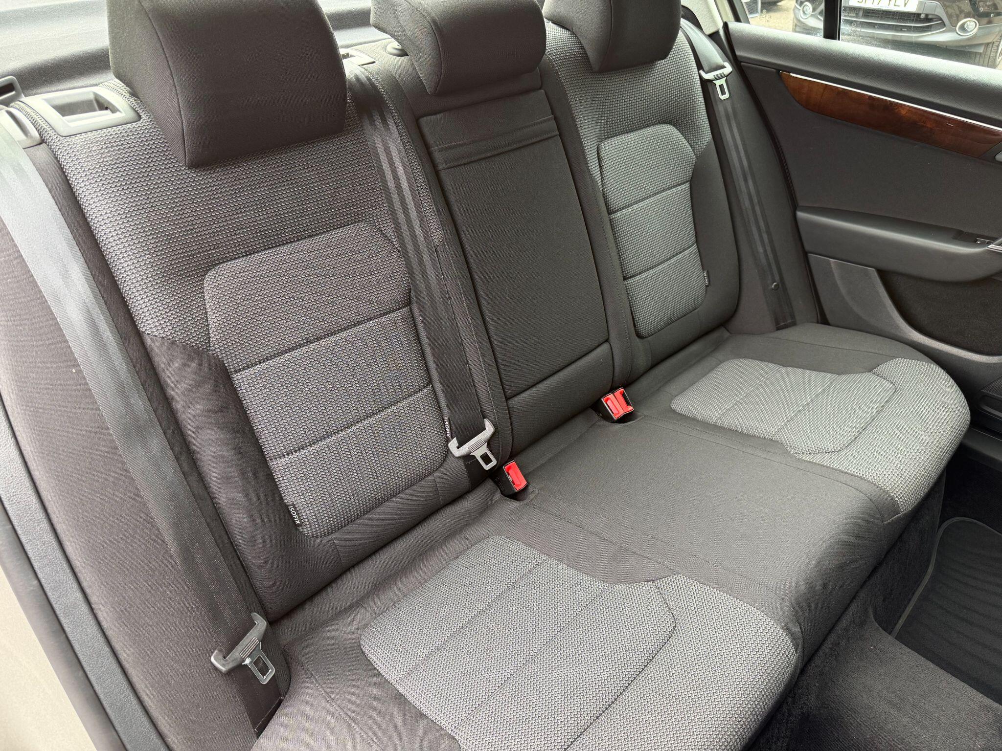 Volkswagen Passat view 17