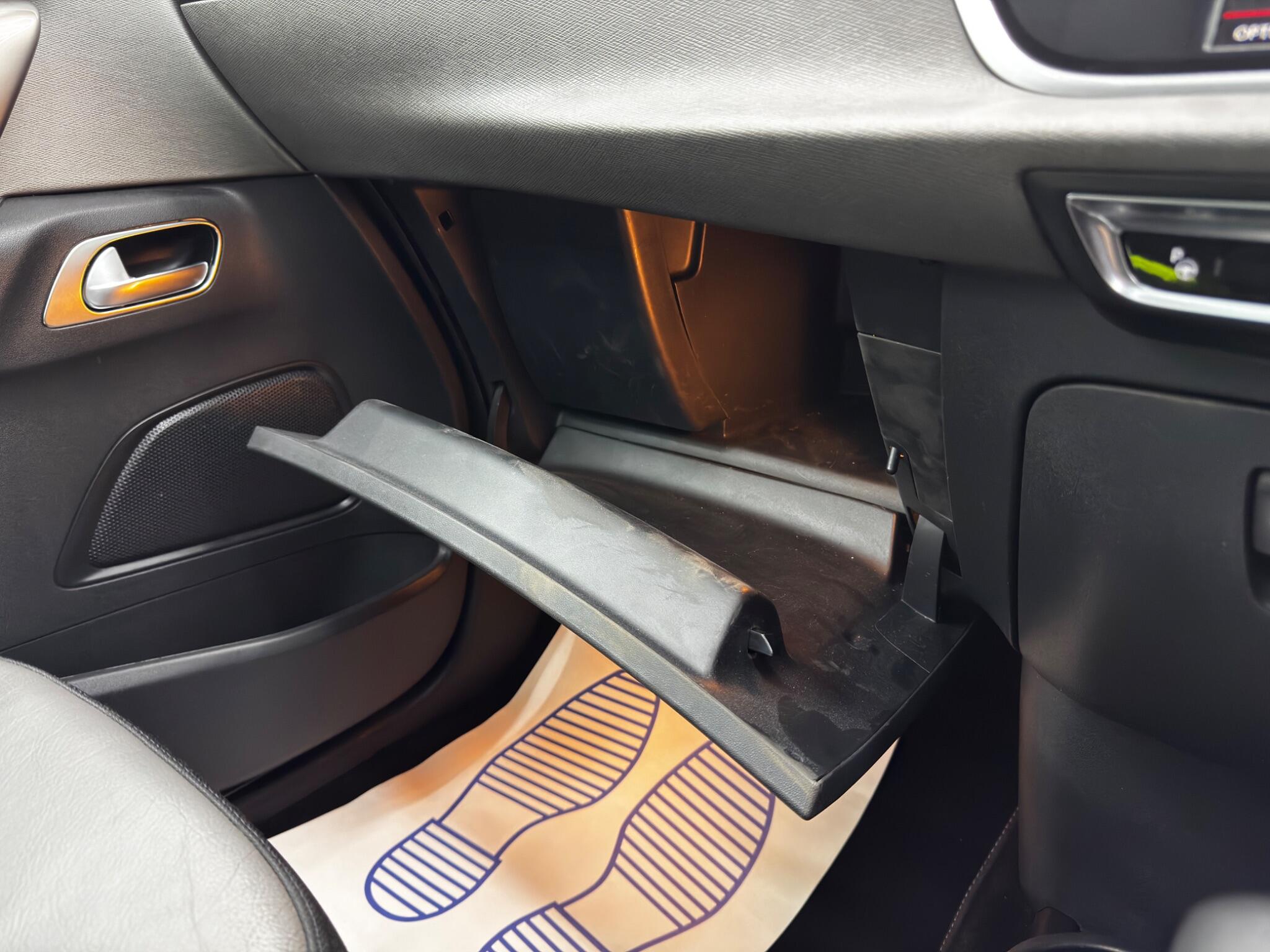 Citroen Grand C4 Spacetourer view 37