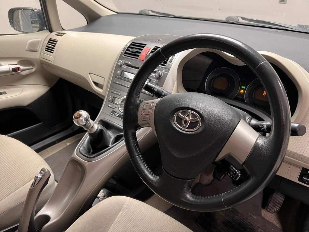 Toyota Auris view 10