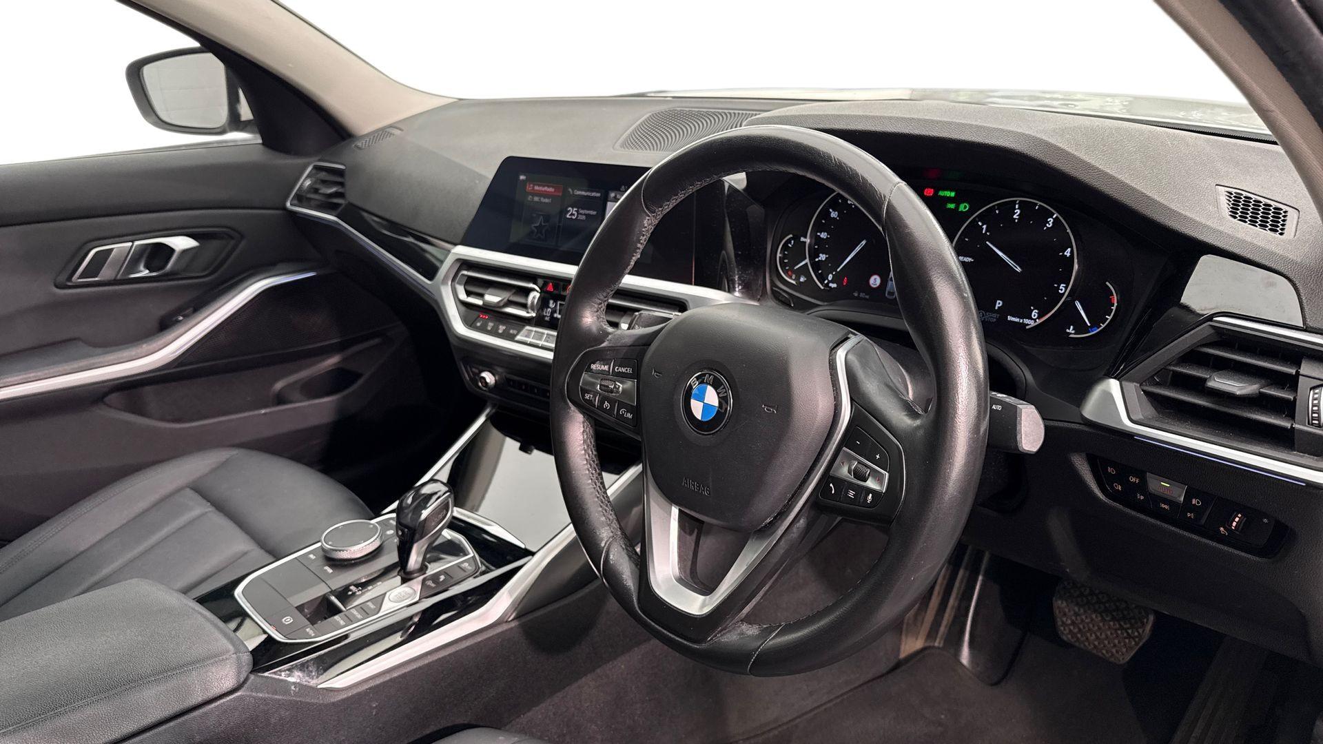 BMW 3 Series view 6