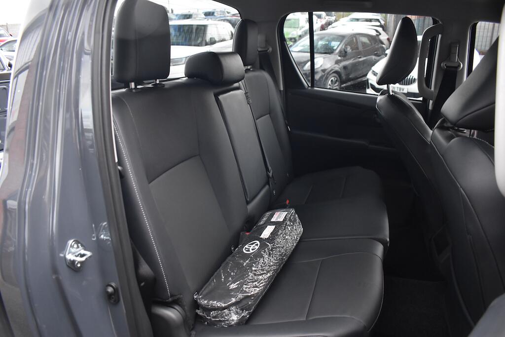 Toyota Hilux view 30