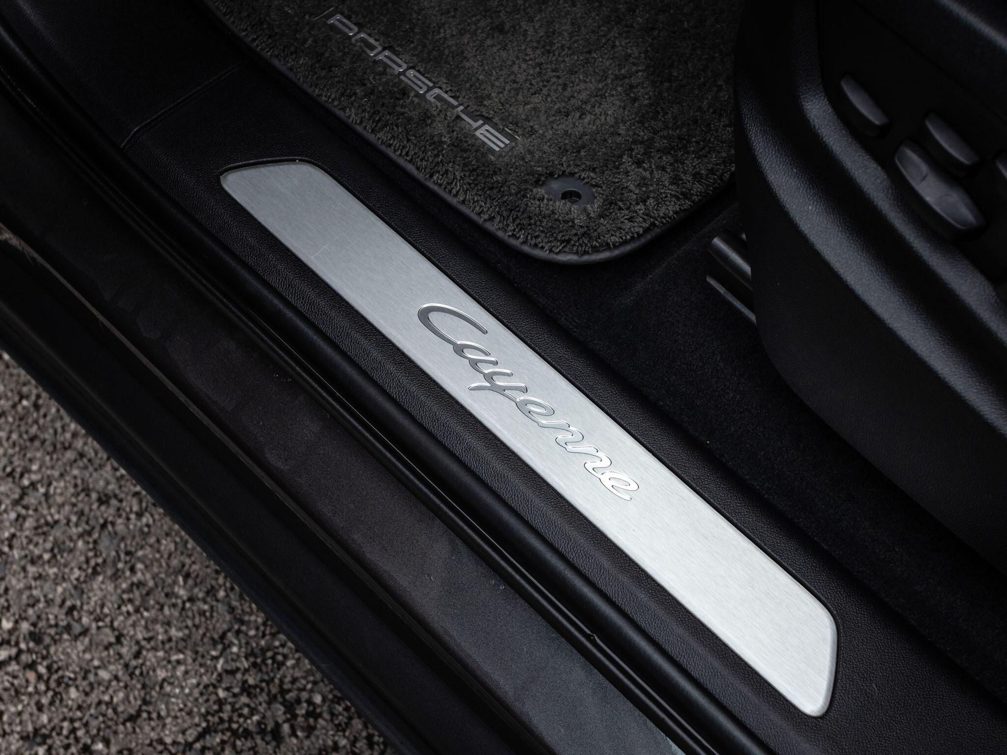 Porsche Cayenne view 35