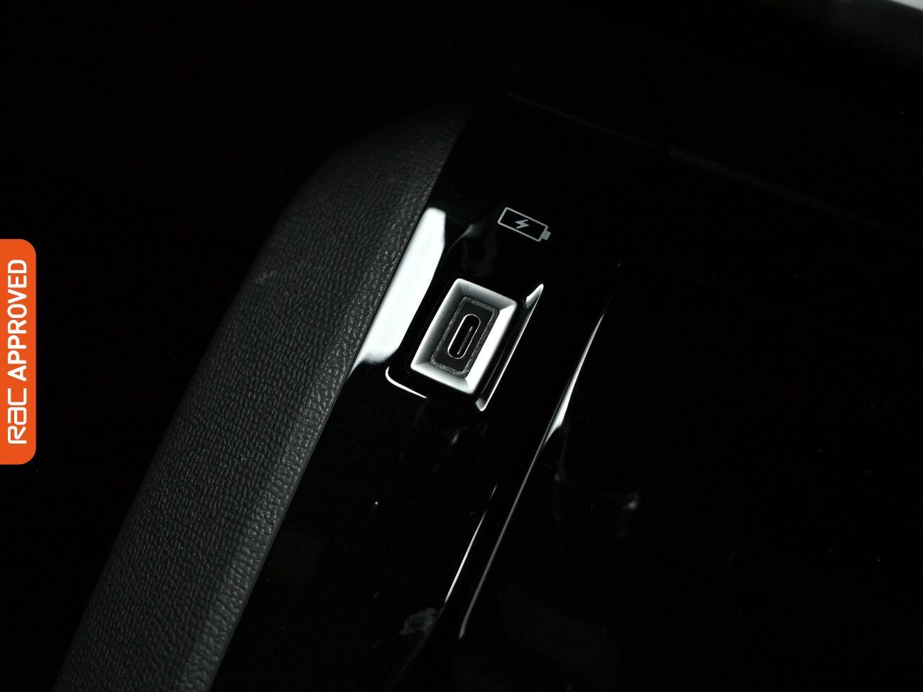 Peugeot e-208 view 16
