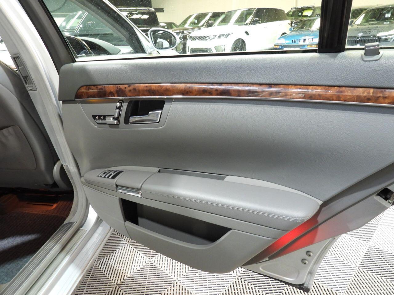 Mercedes-Benz S-Class view 47