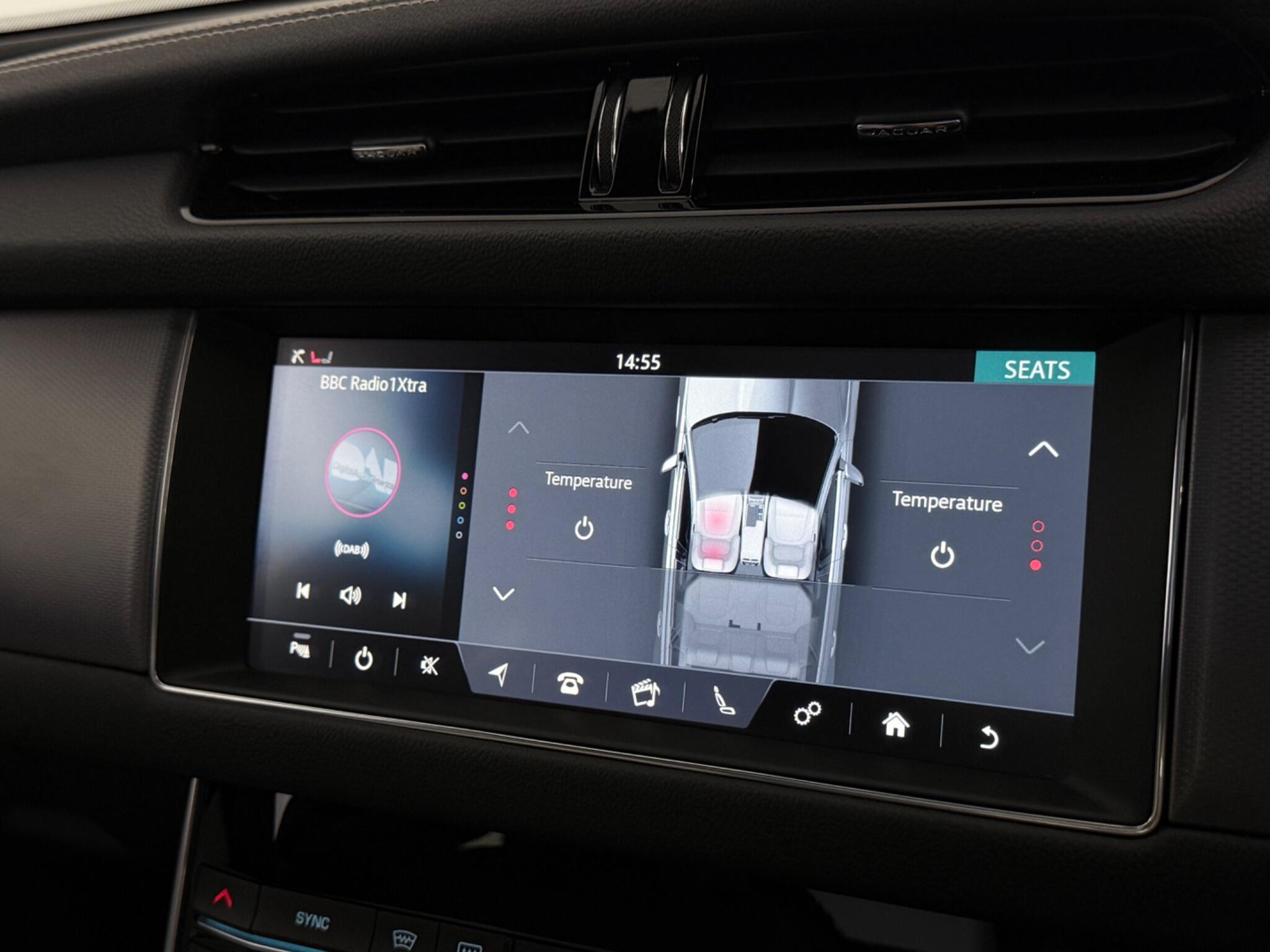 Jaguar XF view 26