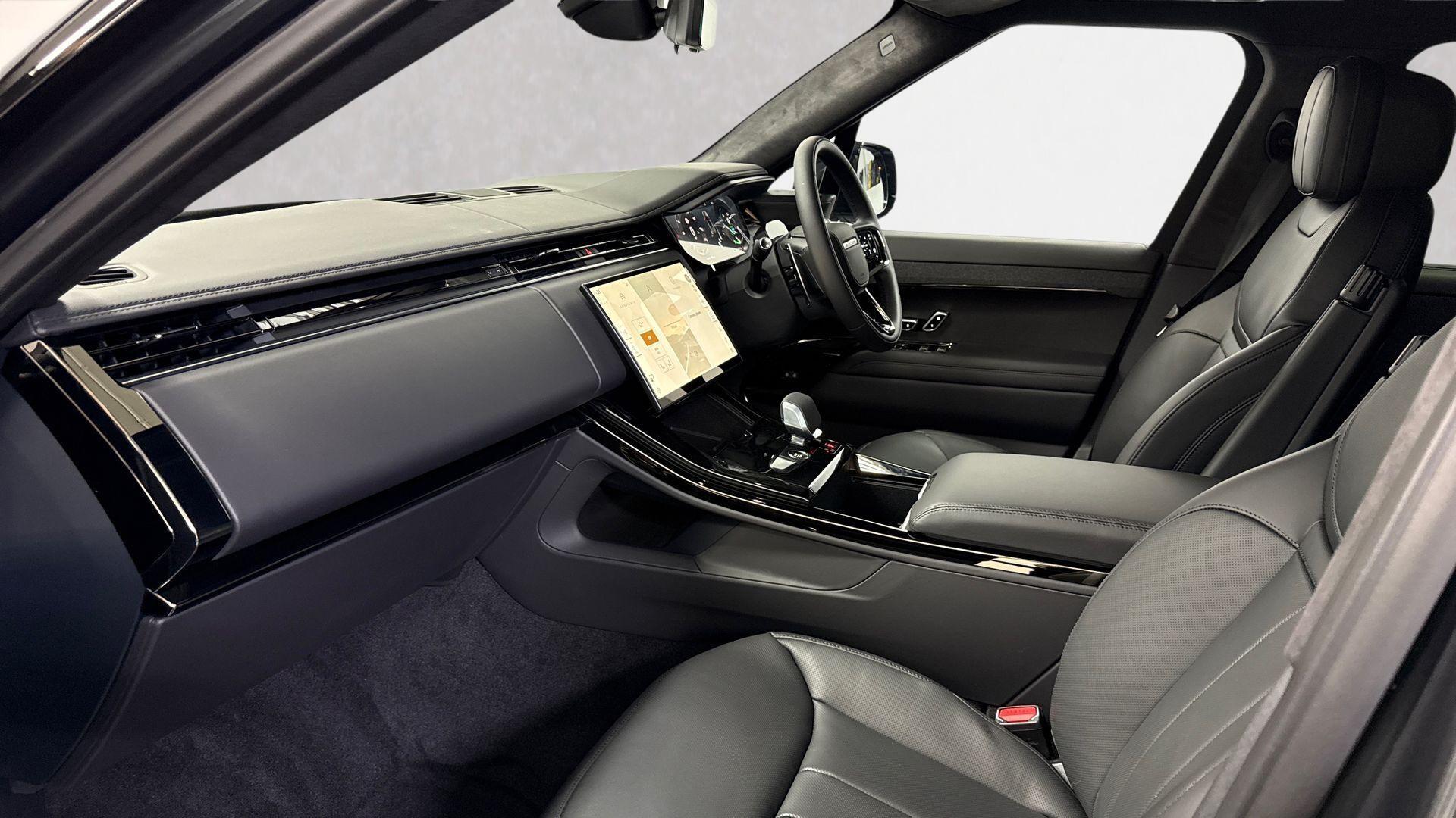Land Rover Range Rover Sport view 3