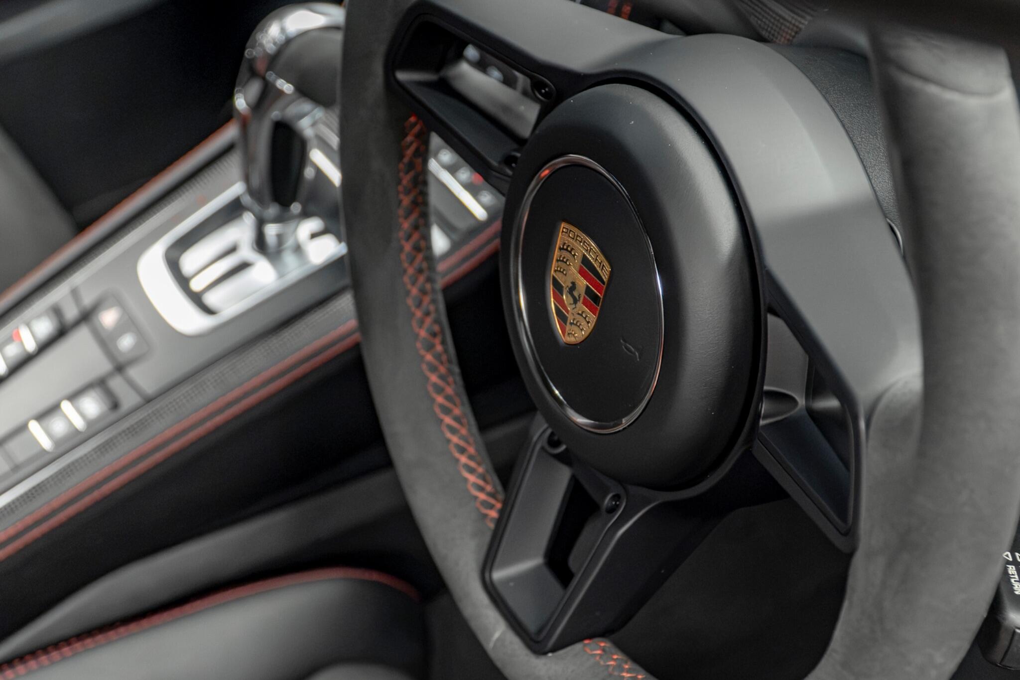 Porsche Cayman view 33