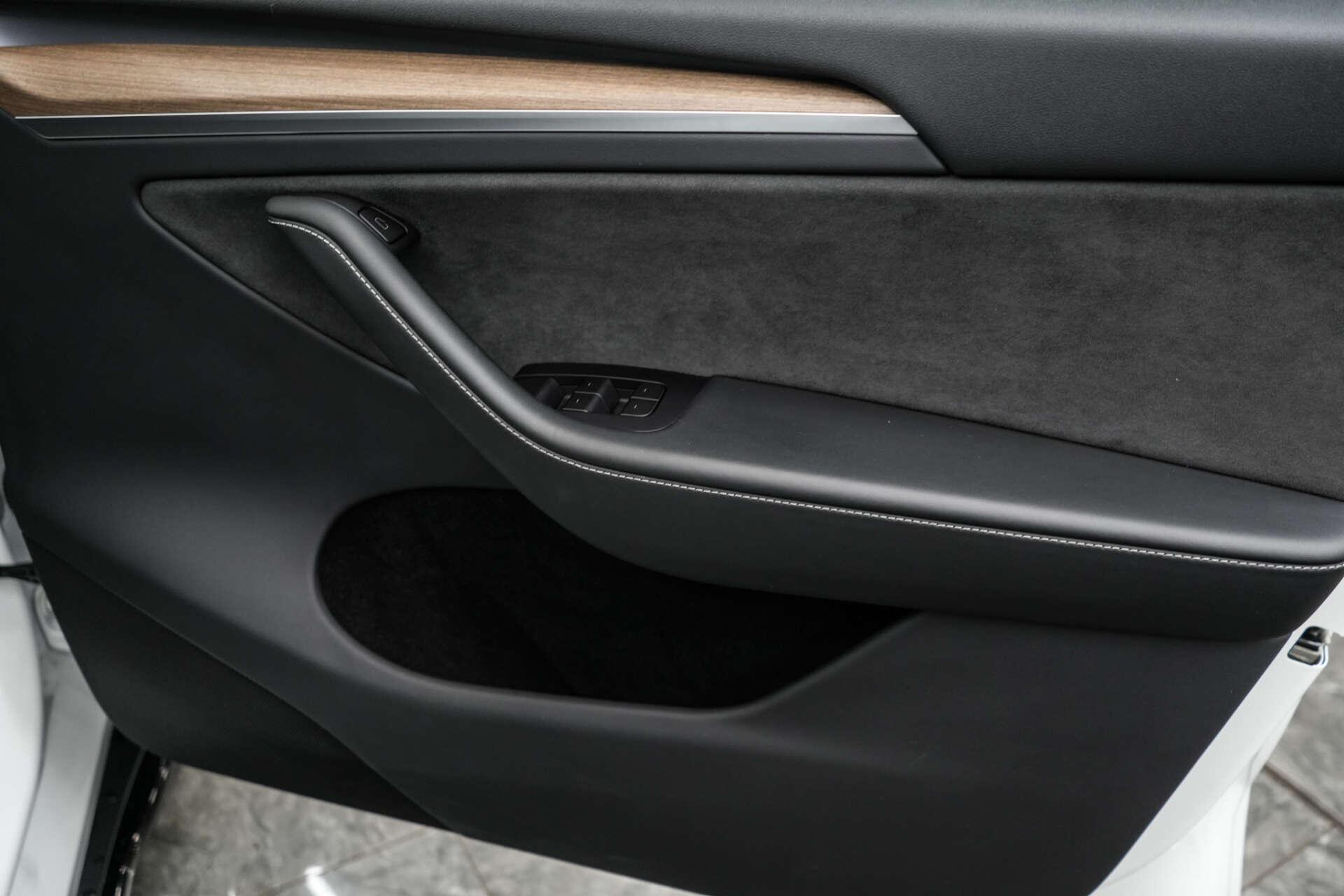 Tesla Model Y view 18