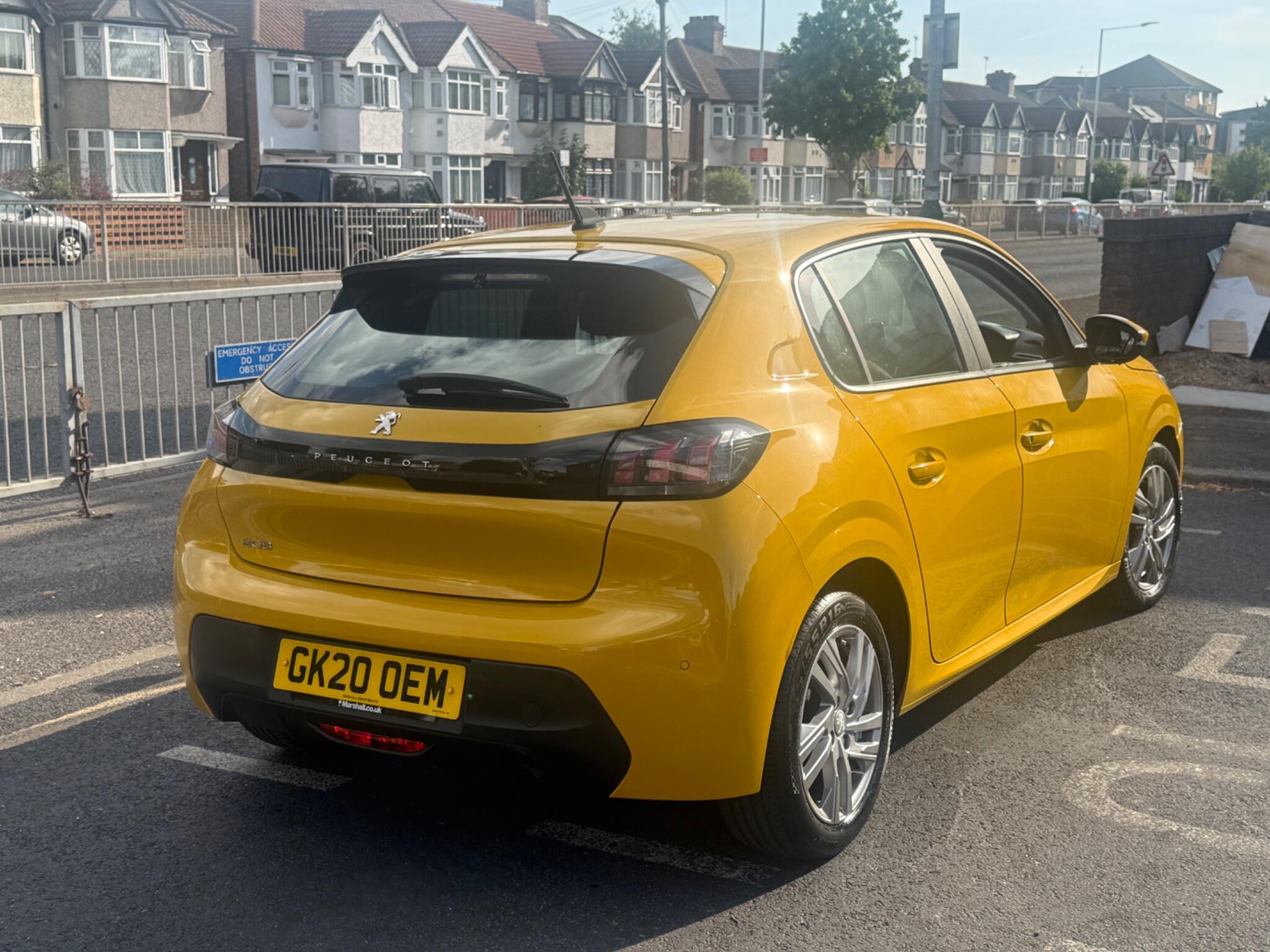 Peugeot 208 view 4