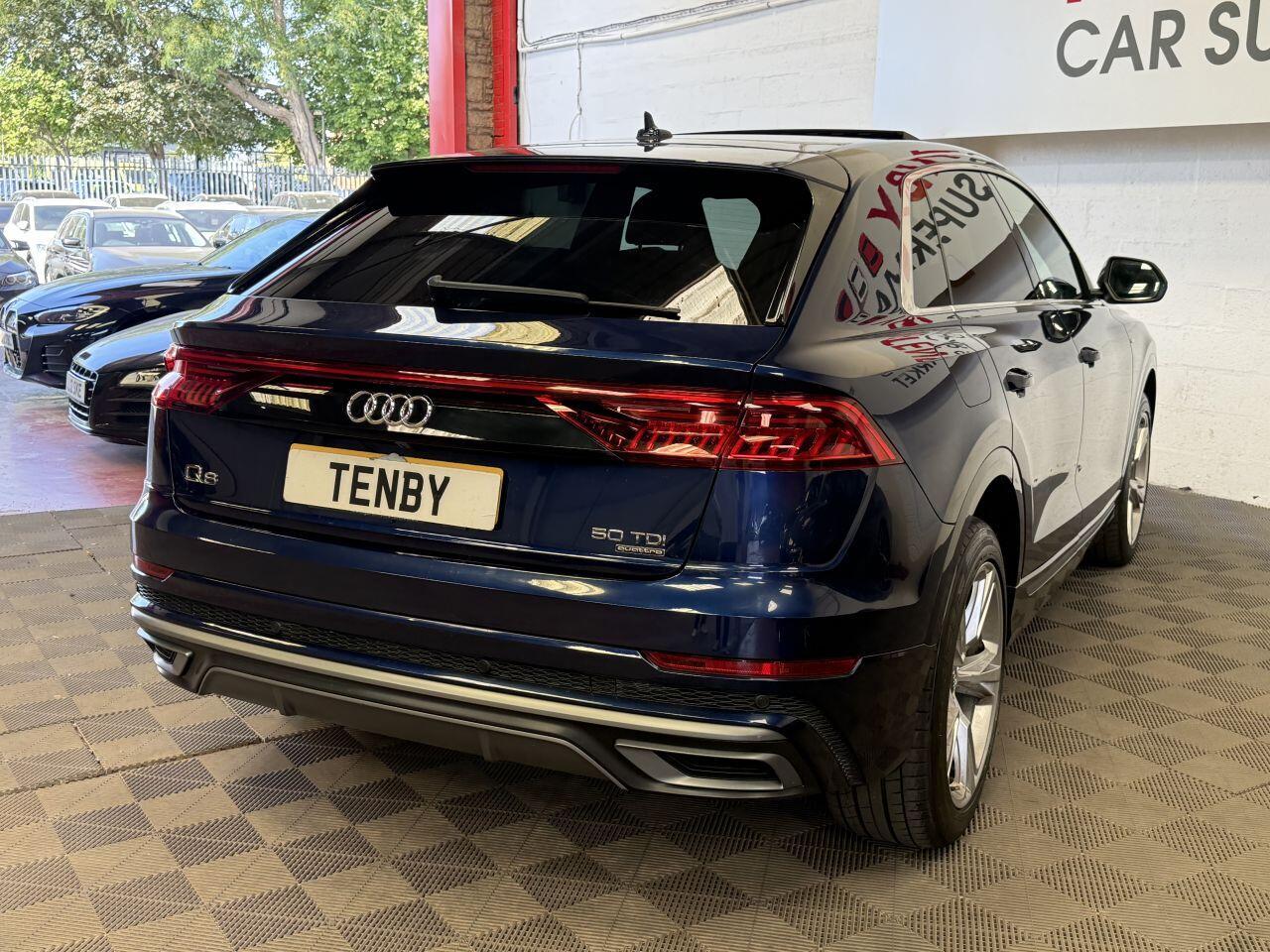 Audi Q8 view 10
