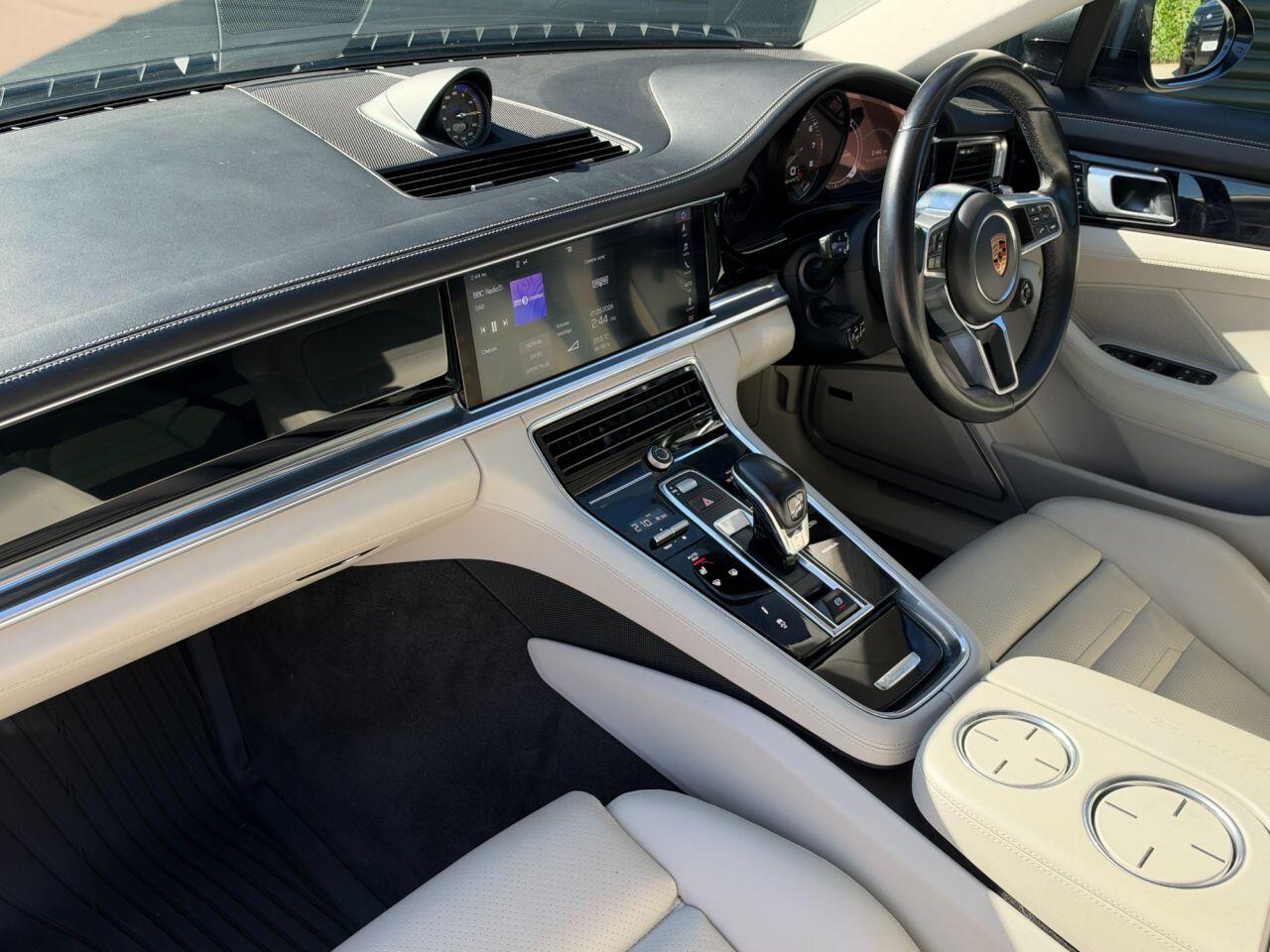 Porsche Panamera view 29