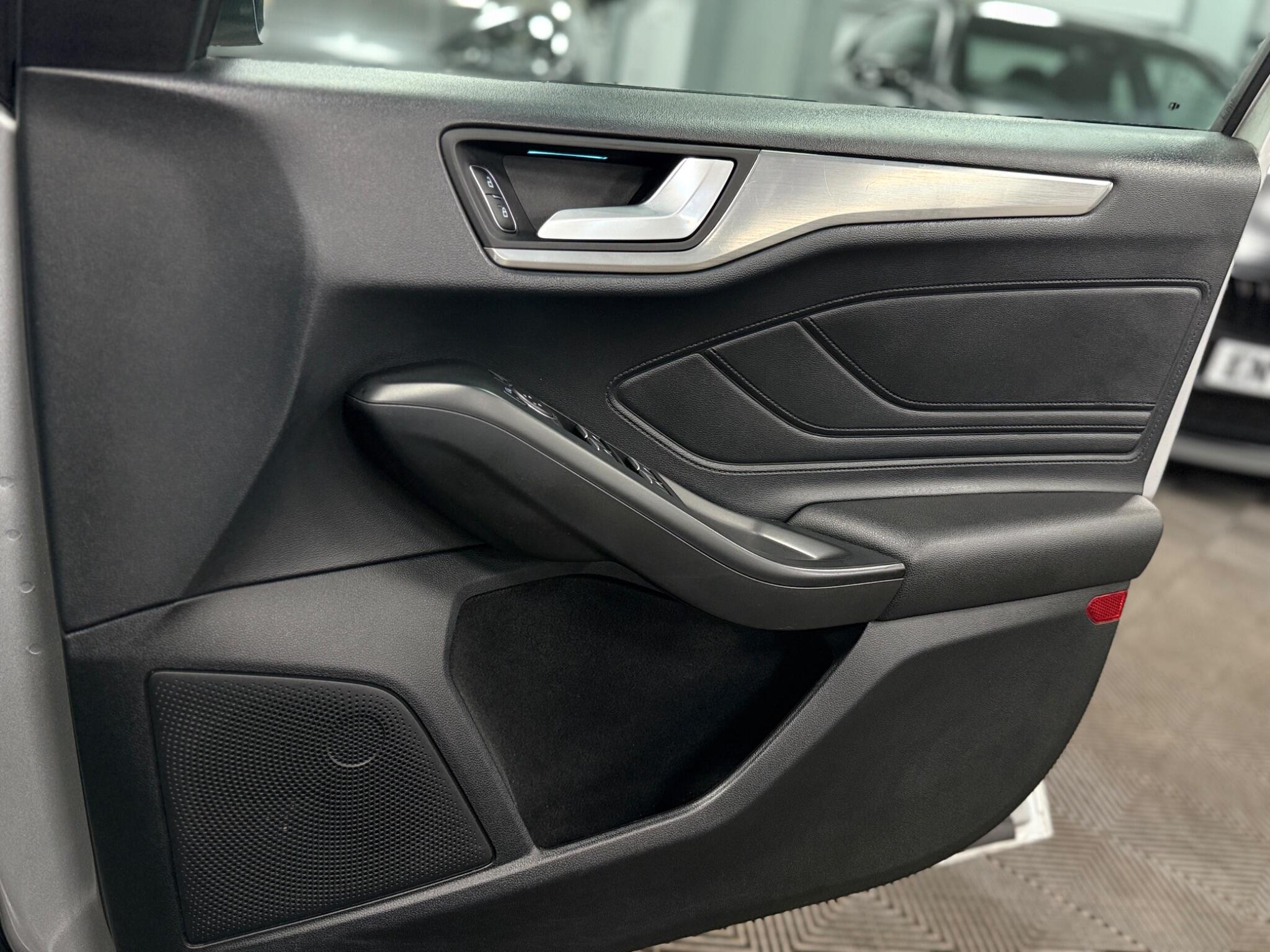 Ford Focus view 28