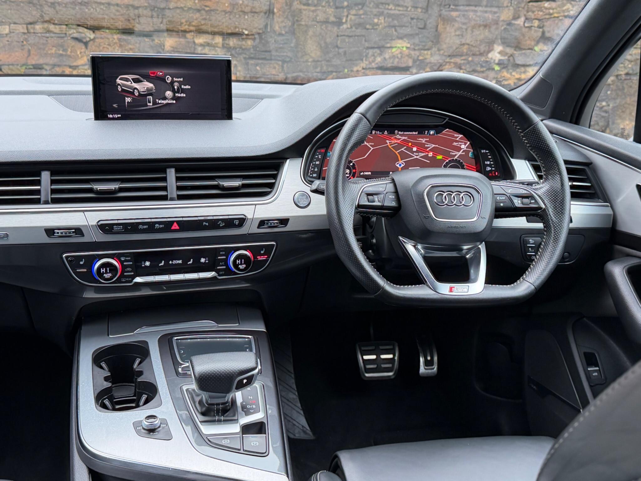 Audi Q7 view 25