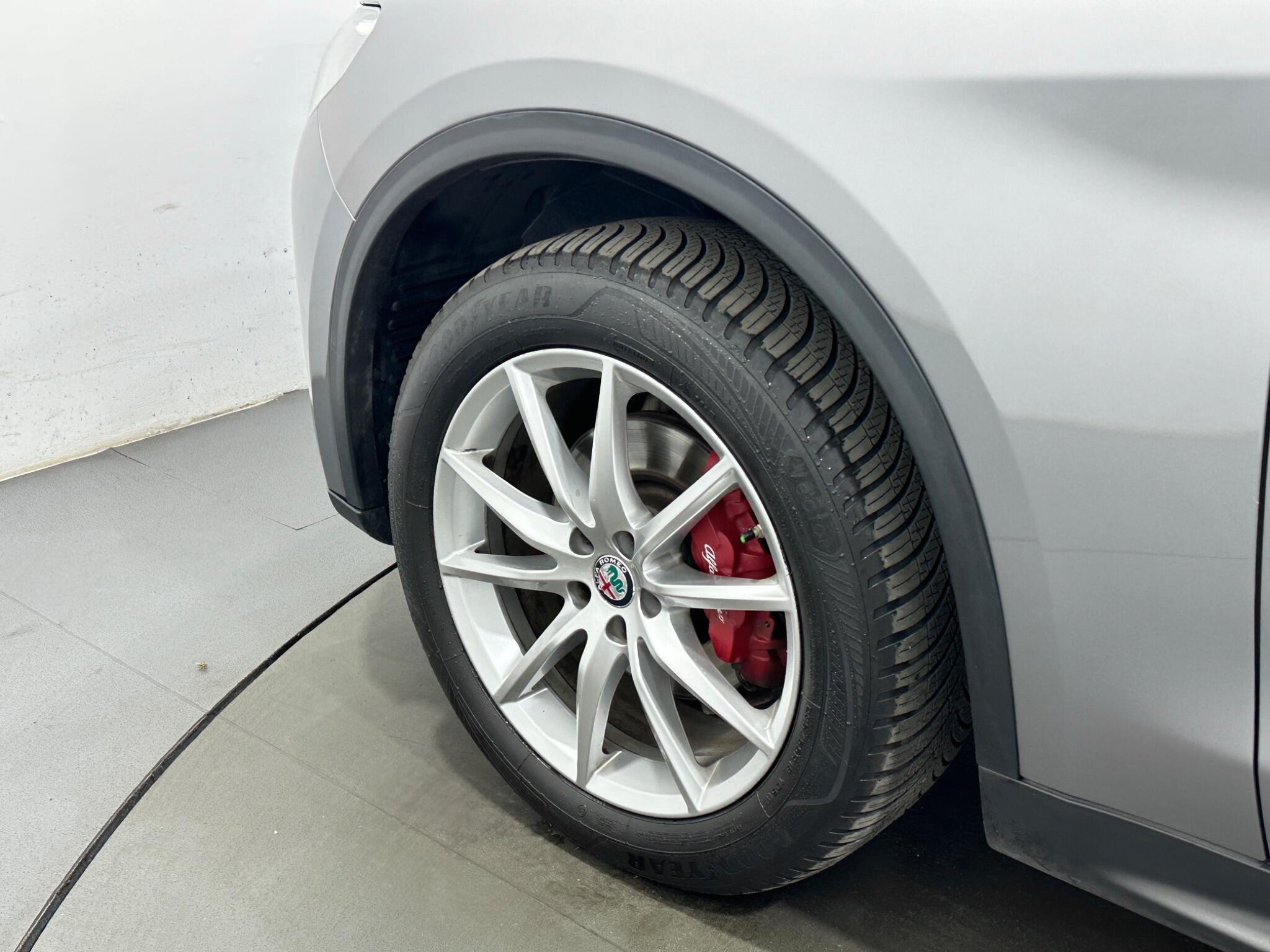 Alfa Romeo Stelvio view 50