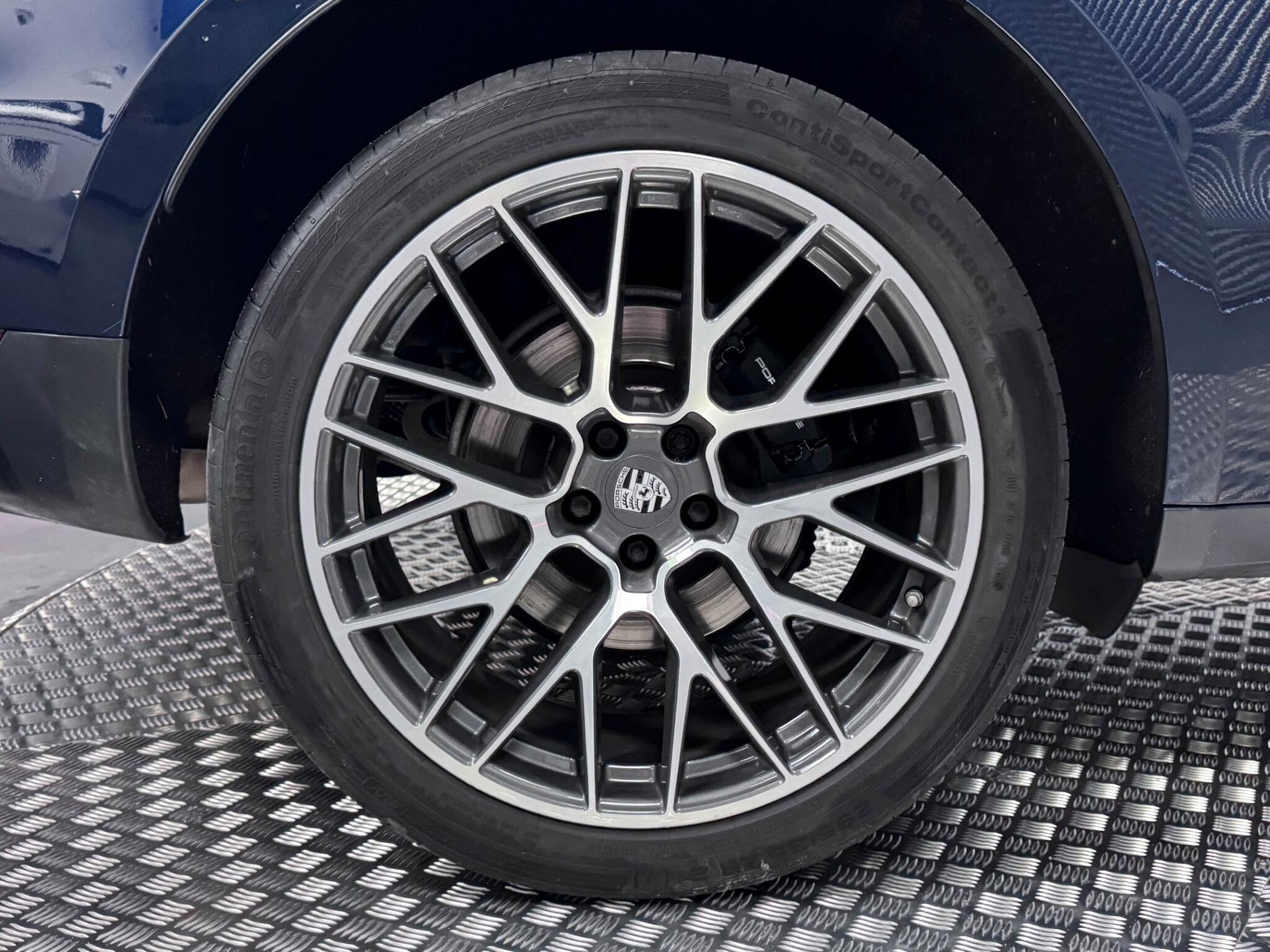 Porsche Macan view 50