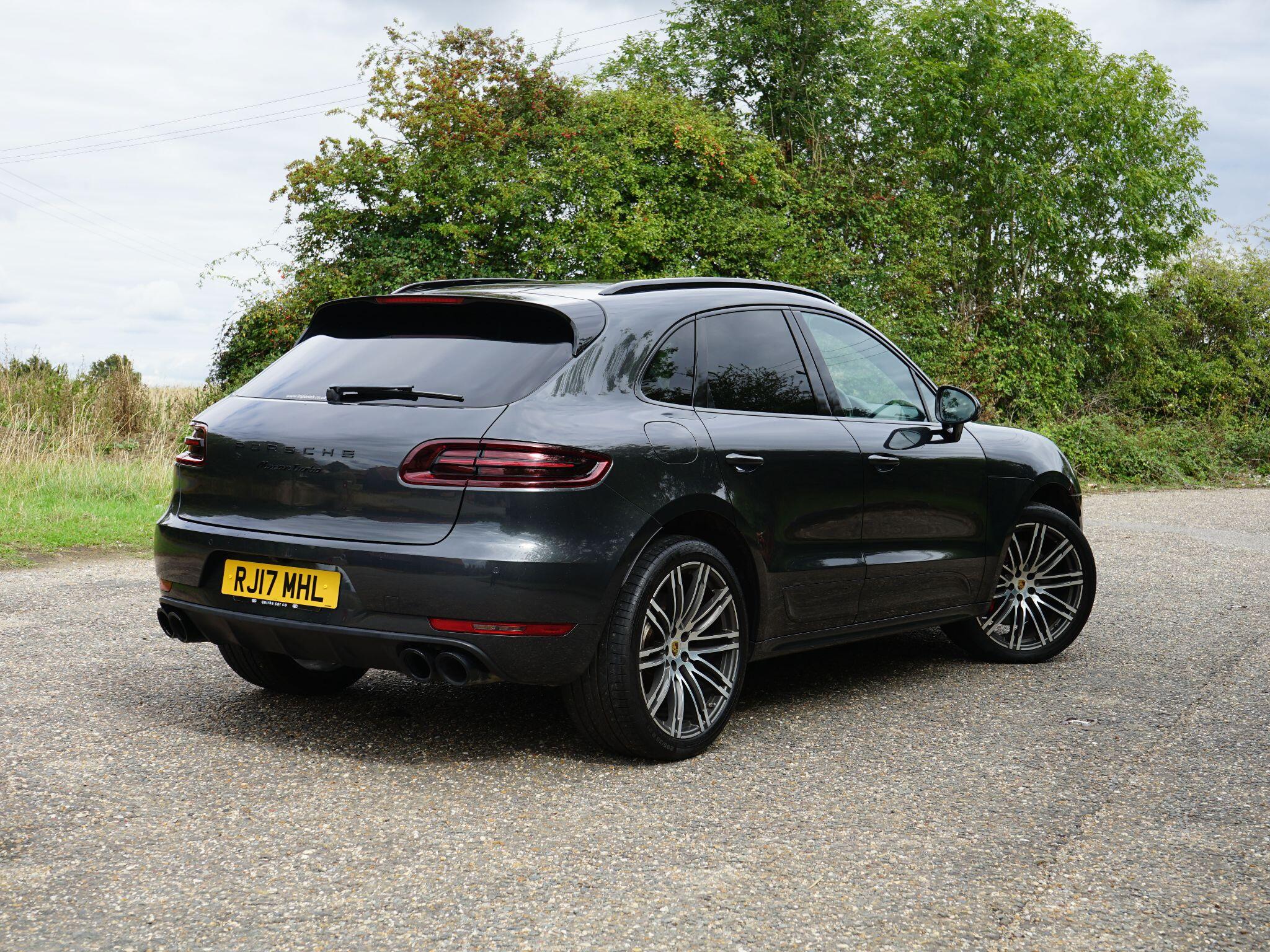 Porsche Macan view 4