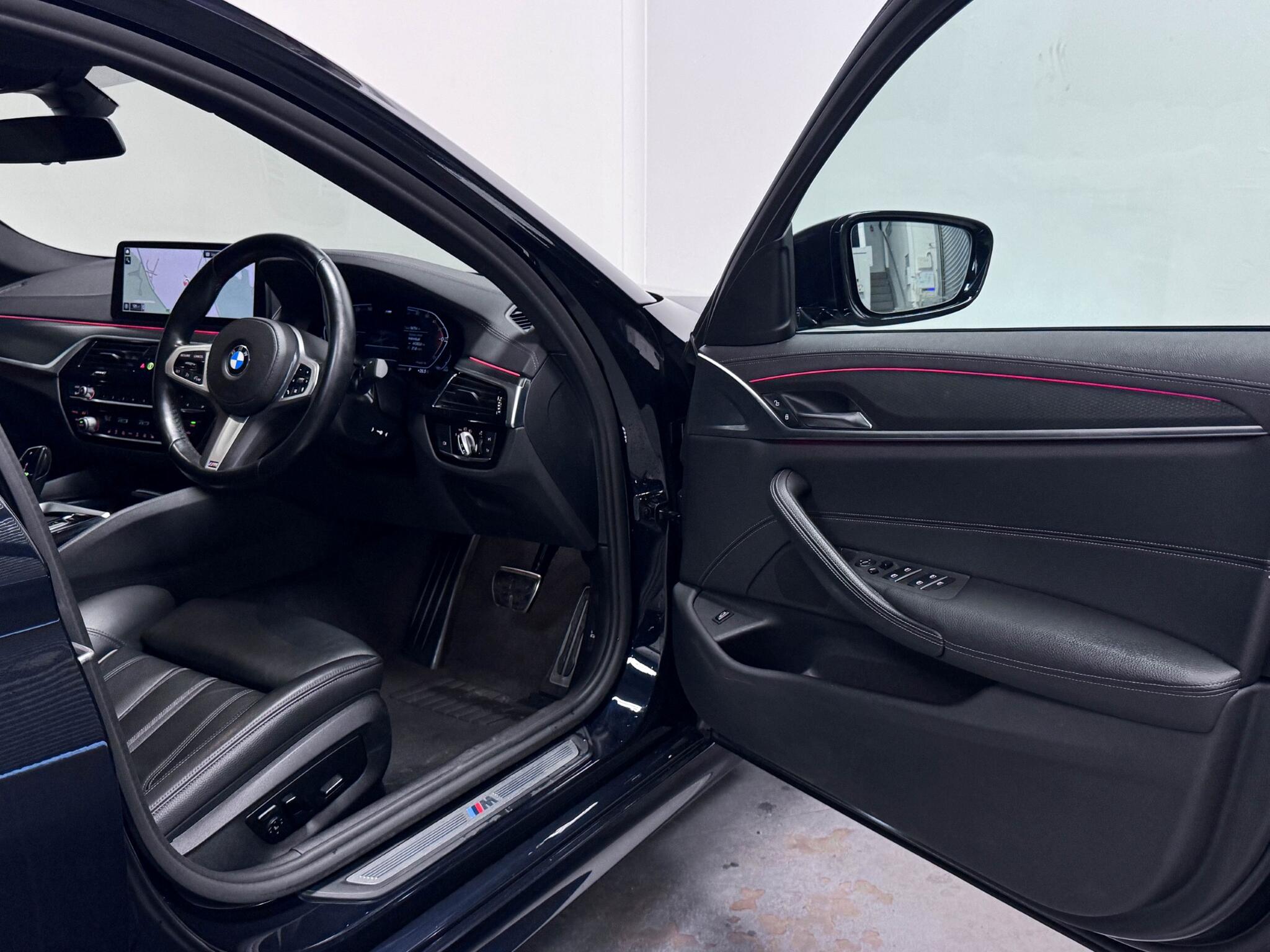 BMW 5 Series view 19