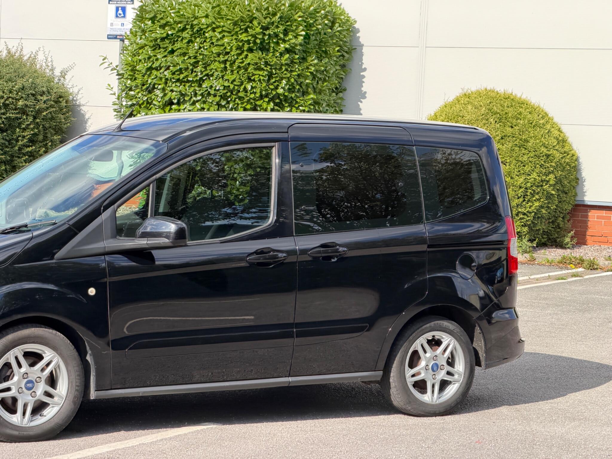 Ford Tourneo Courier view 23