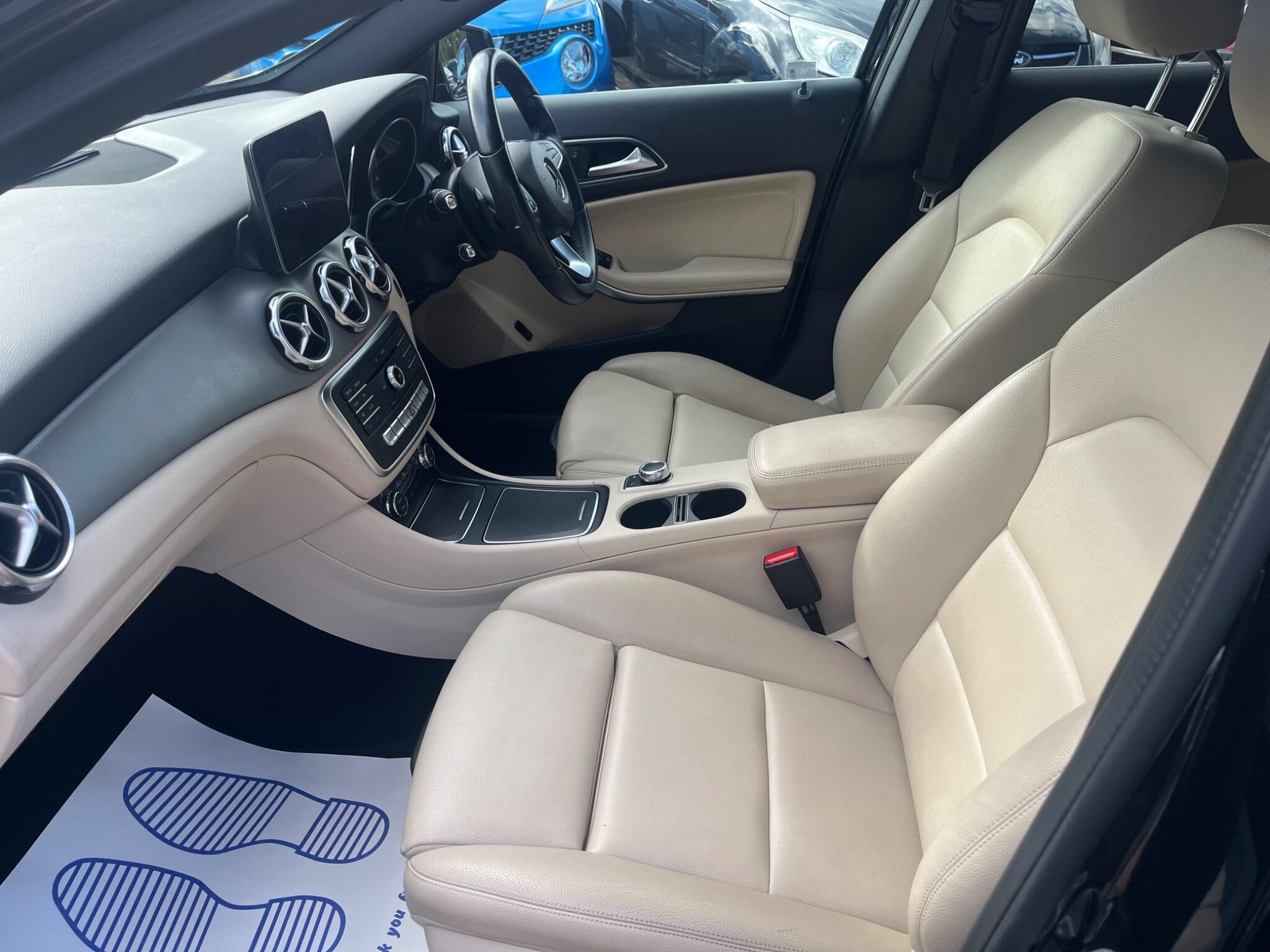 Mercedes-Benz GLA view 12