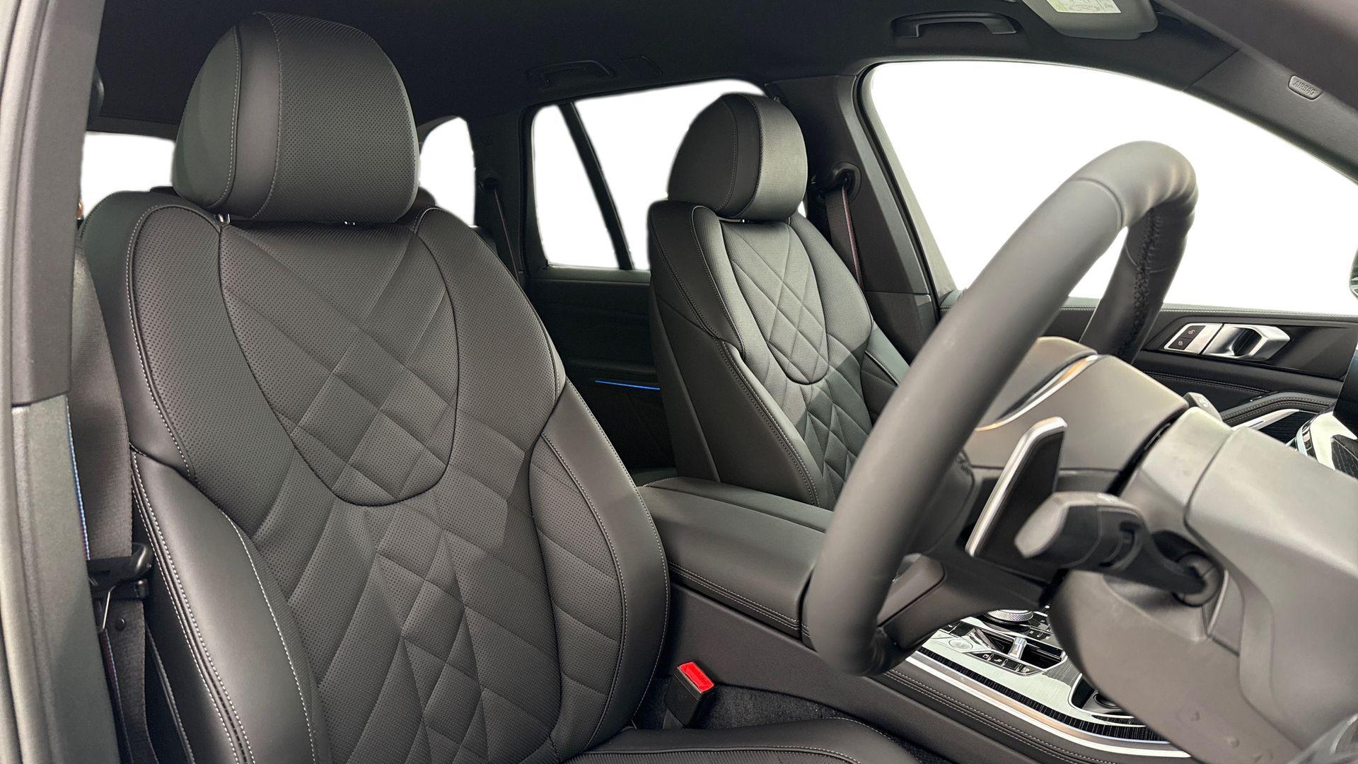 BMW X5 view 11