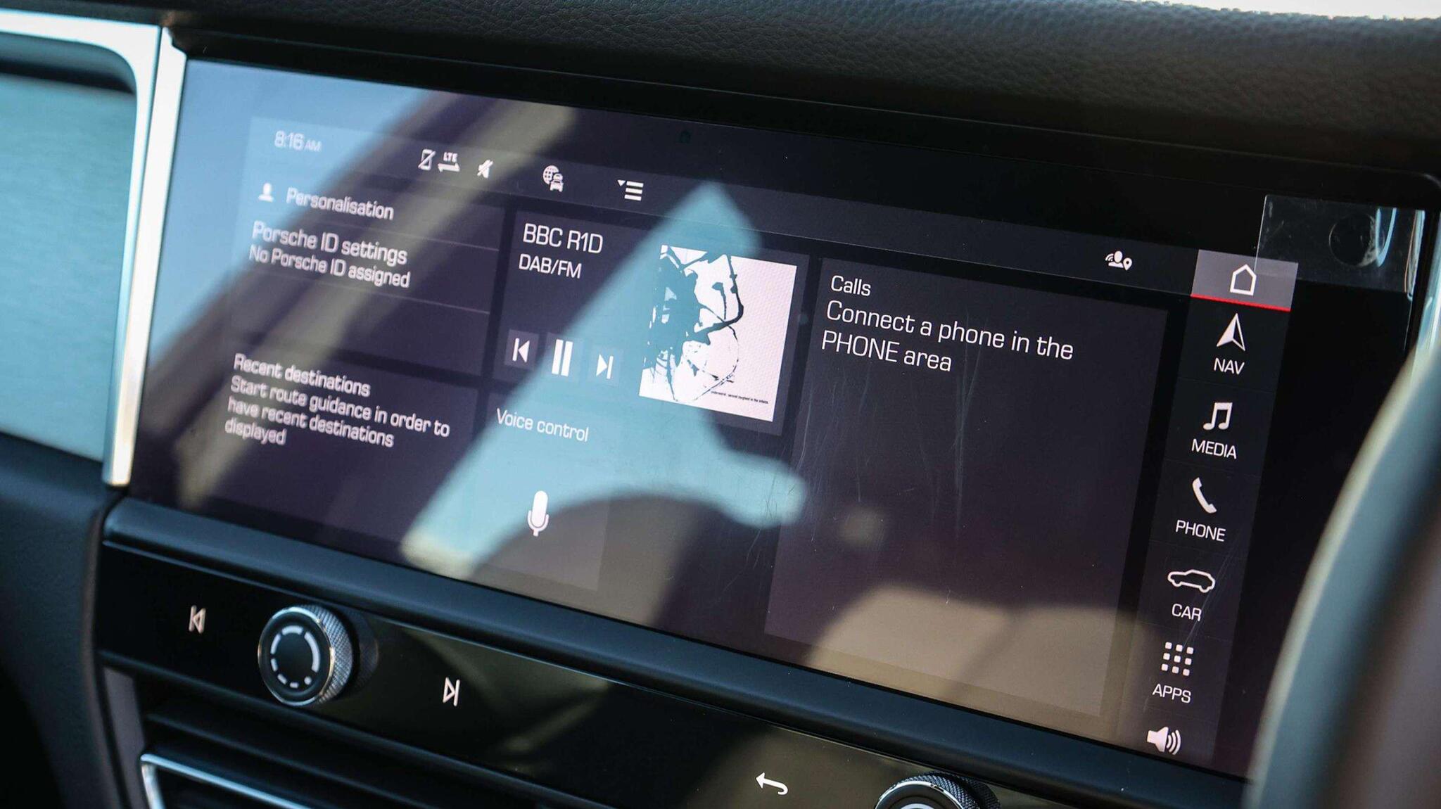 Porsche Macan view 23