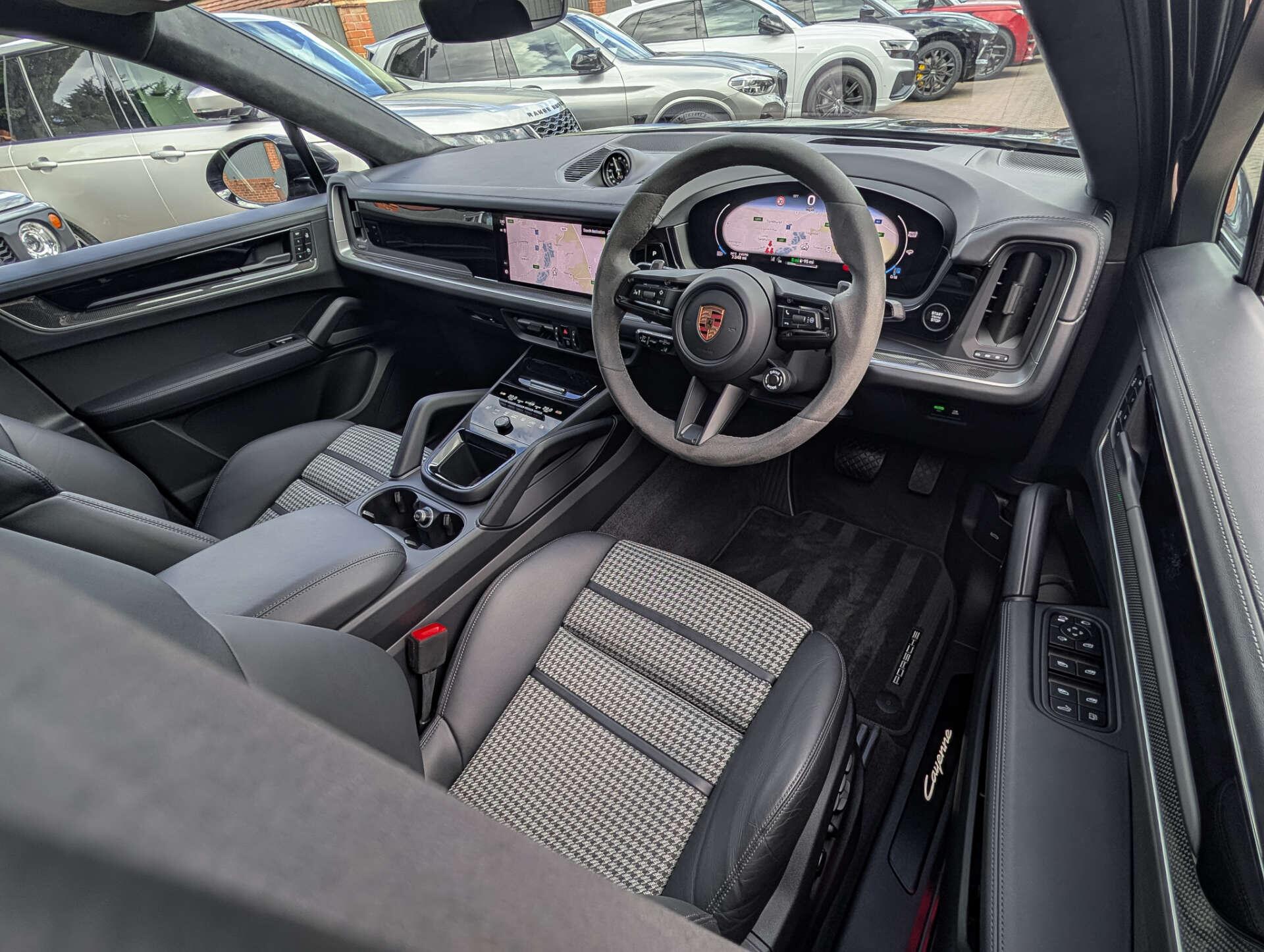 Porsche Cayenne view 25