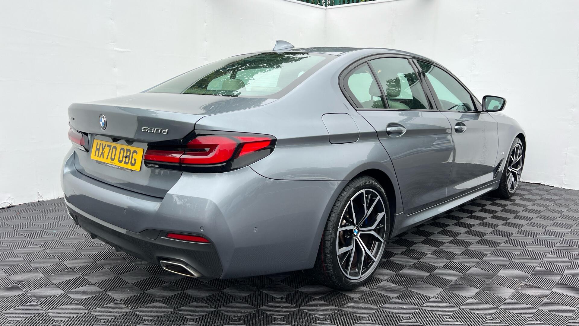 BMW 5 Series view 27