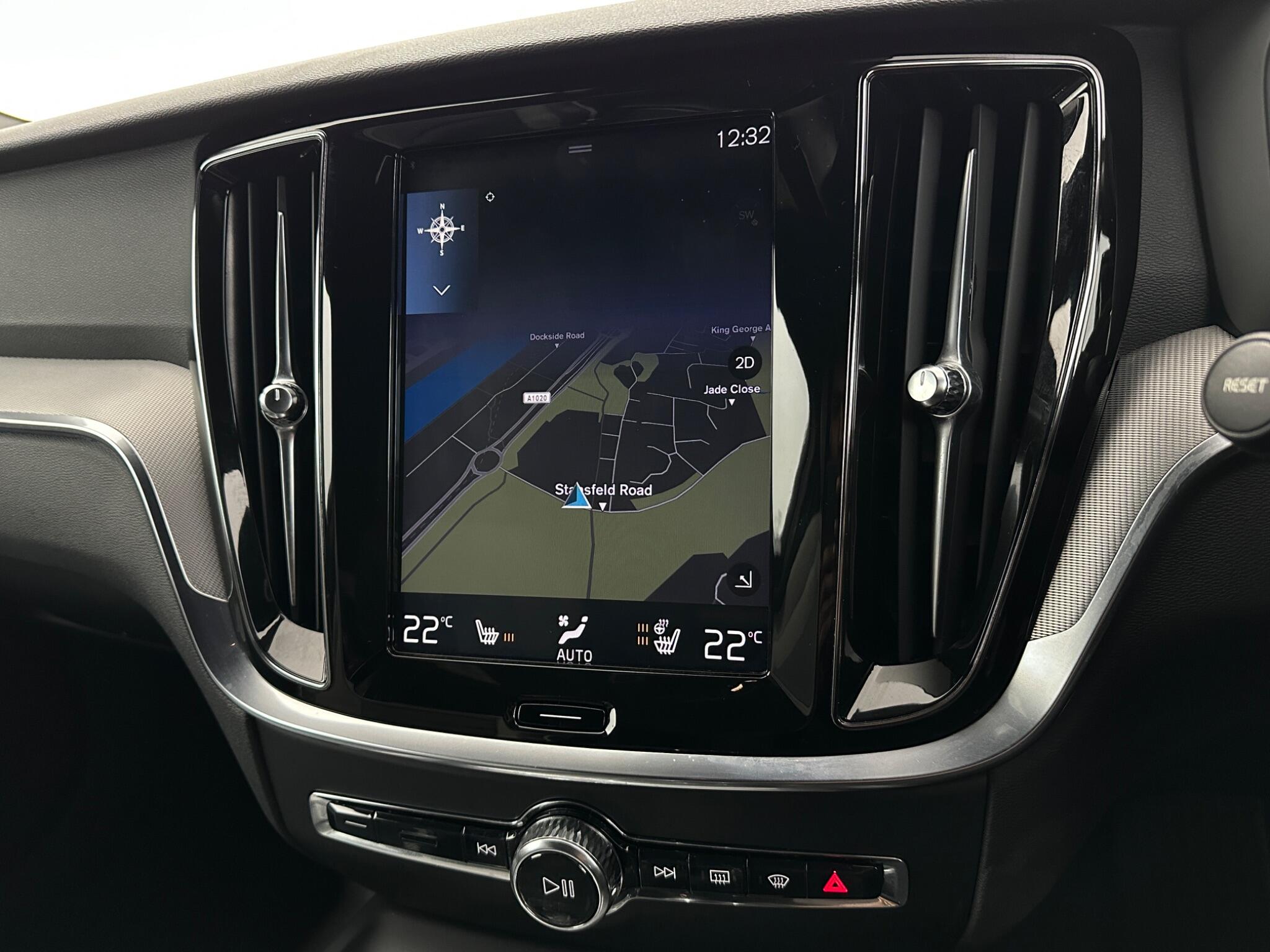 Volvo S60 view 23