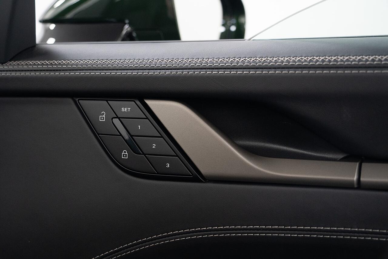 Porsche 911 view 26