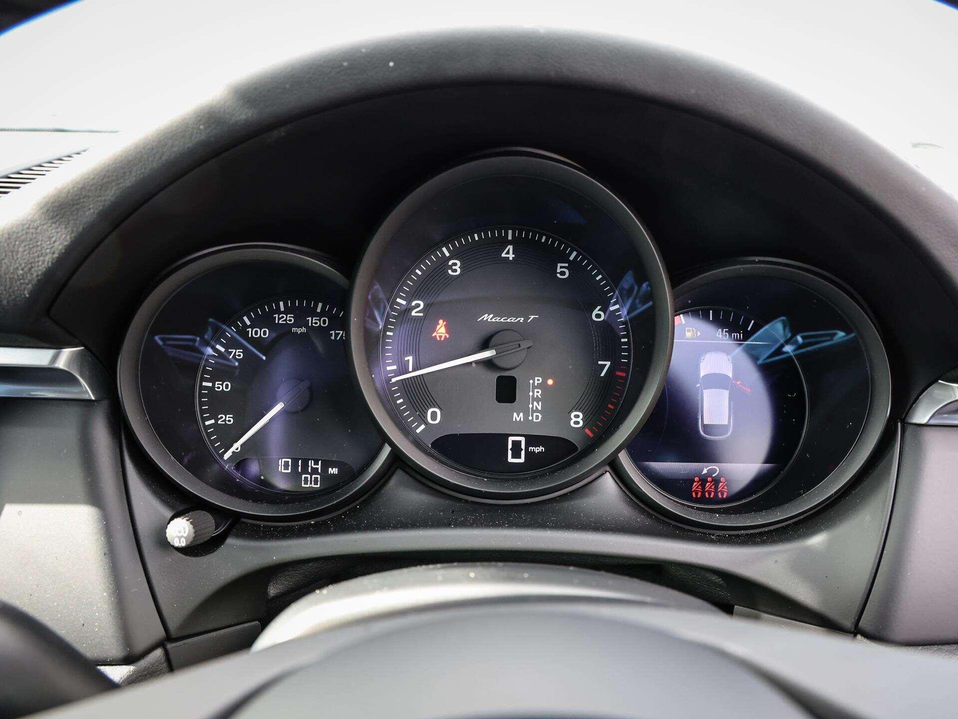 Porsche Macan view 20