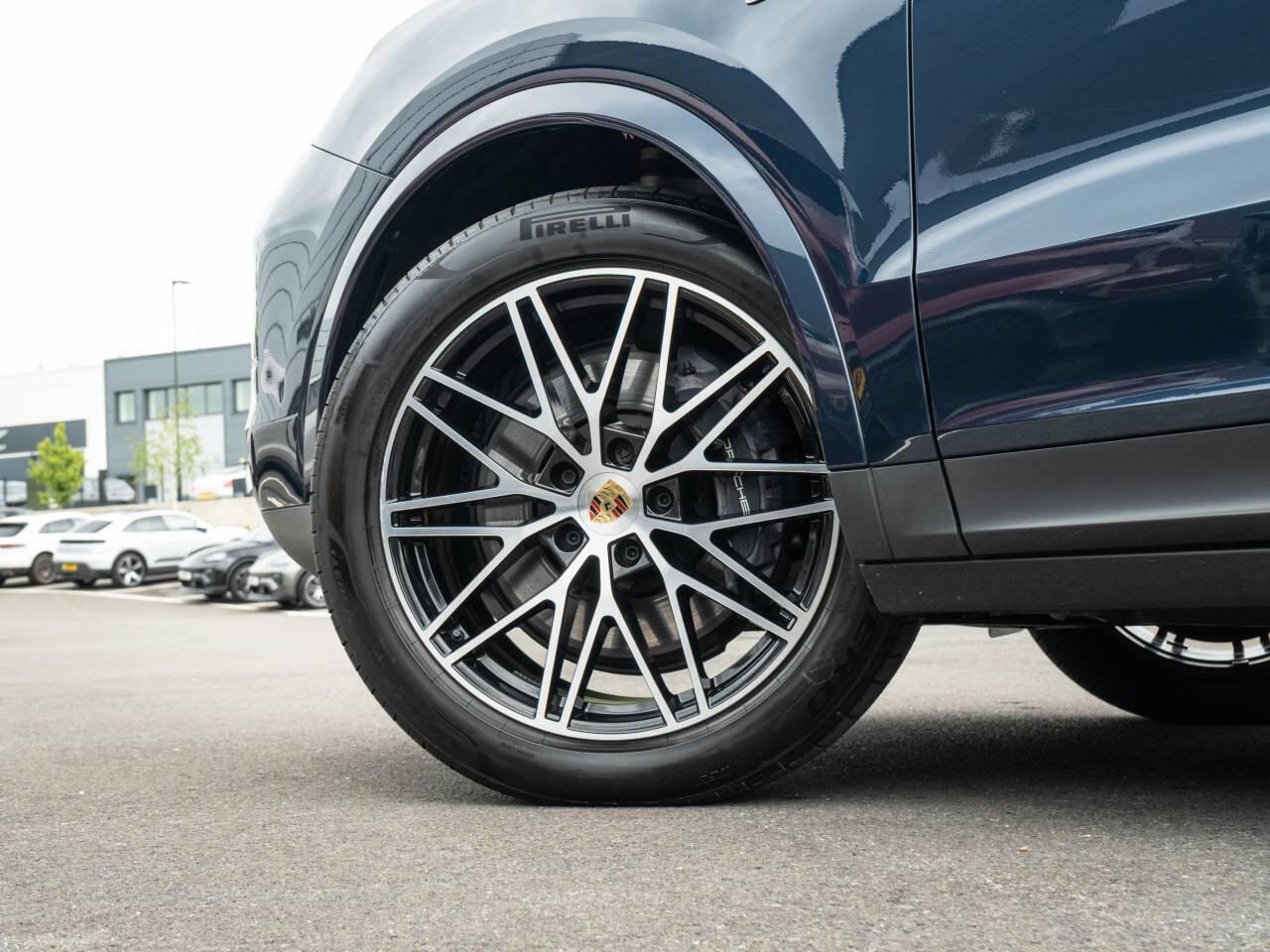 Porsche Cayenne view 42